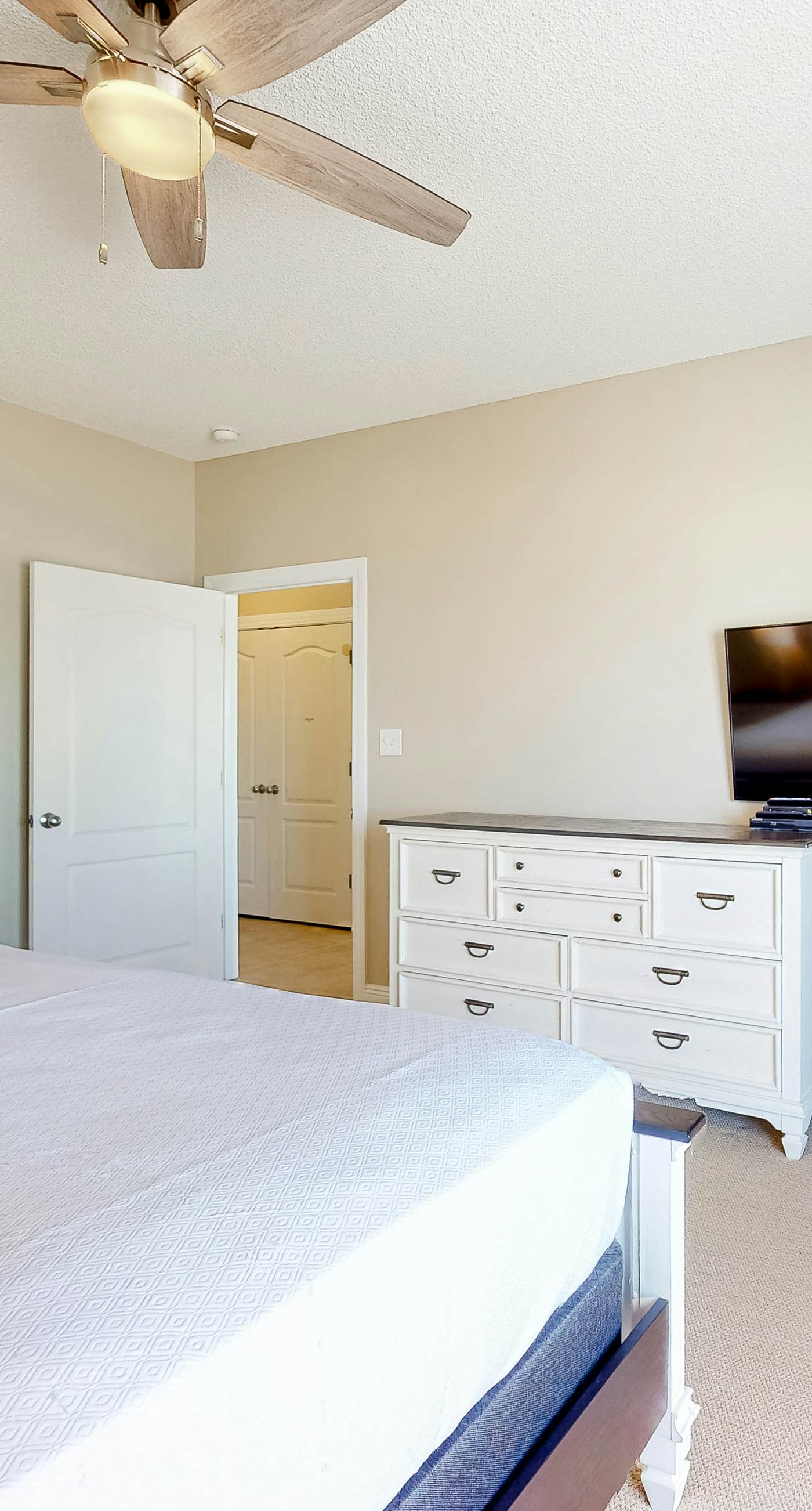 Large beachfront home with pool, deck & AC - wedding-friendly