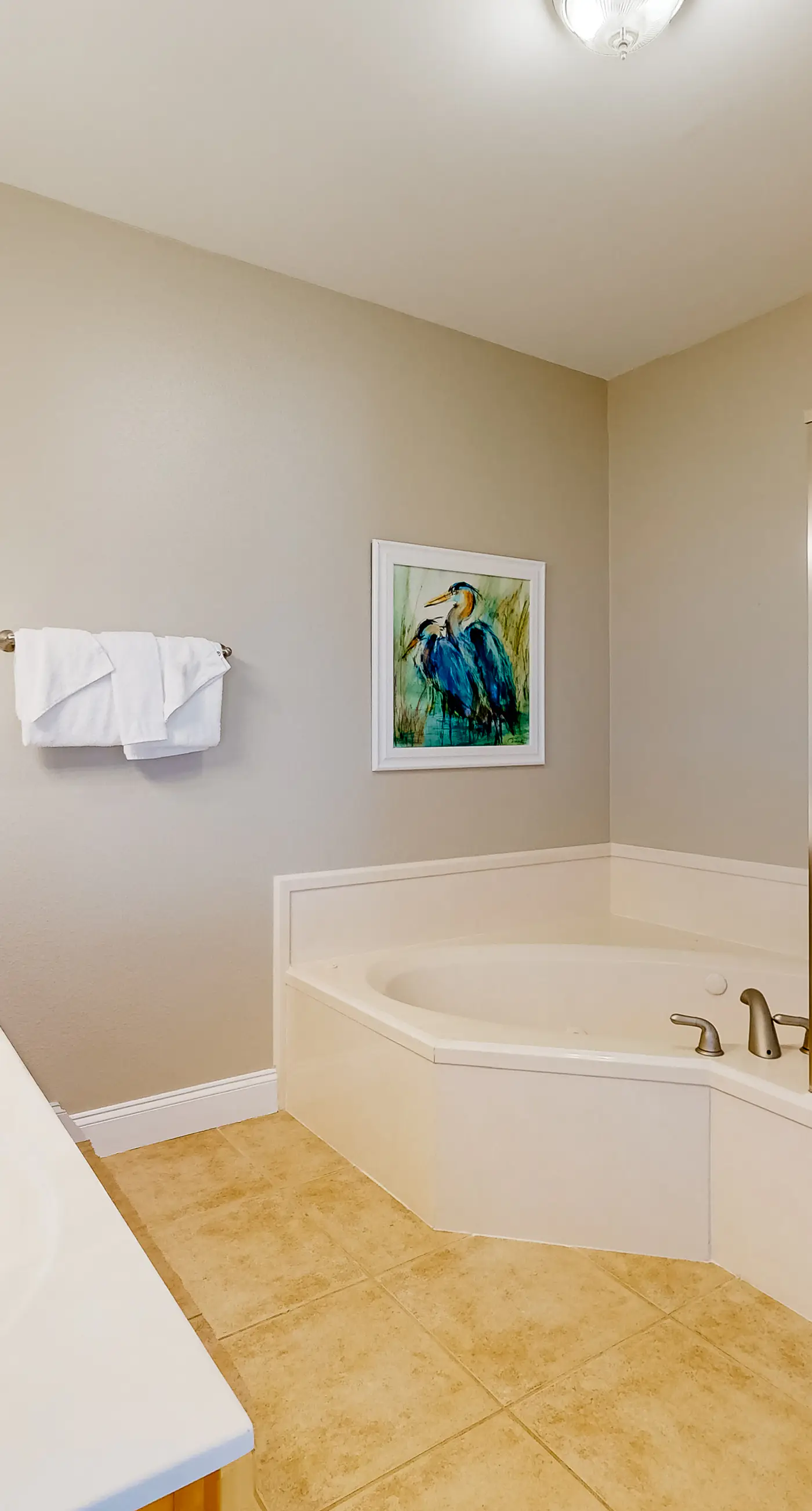 Large beachfront home with pool, deck & AC - wedding-friendly