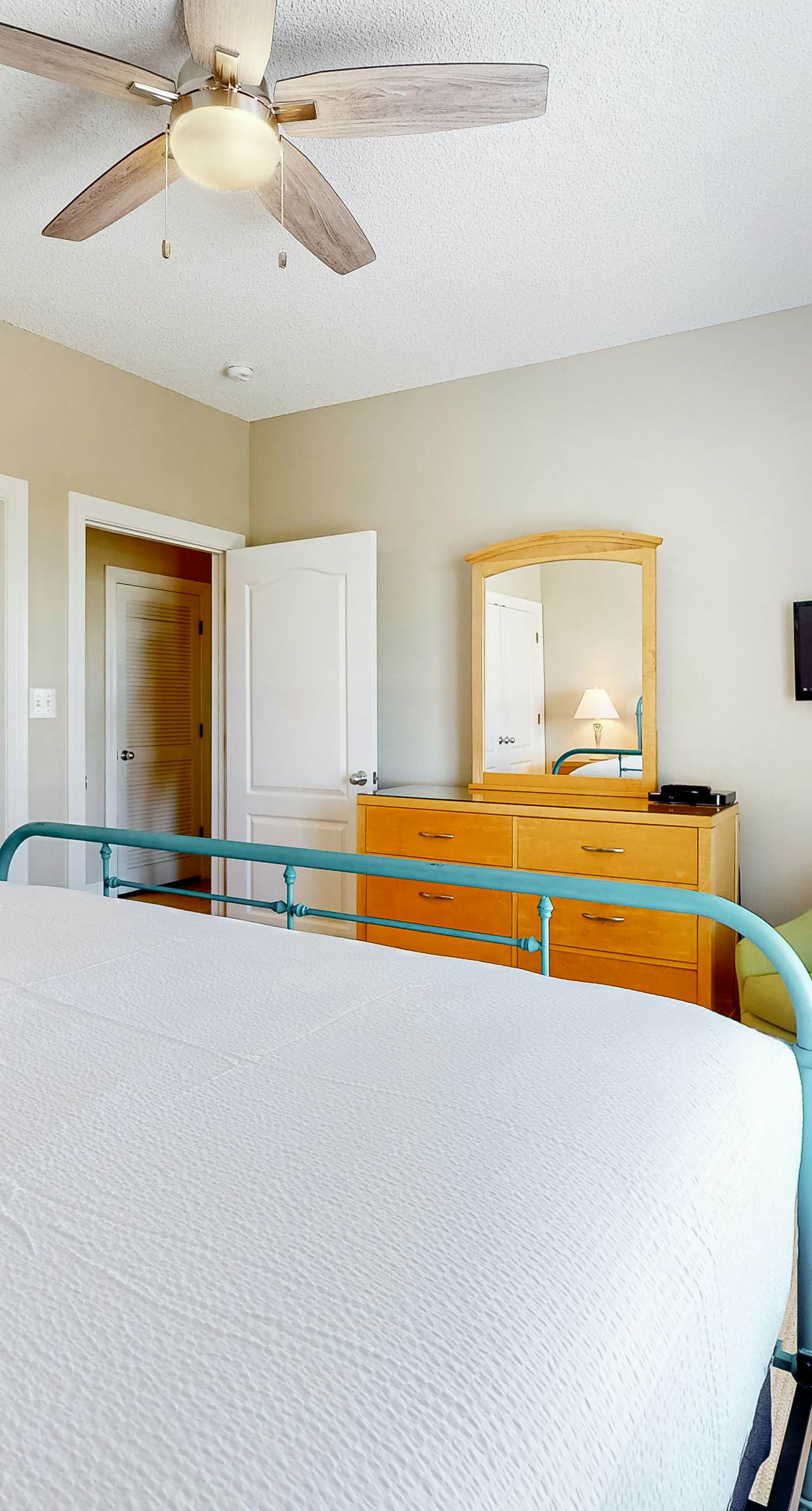 Large beachfront home with pool, deck & AC - wedding-friendly