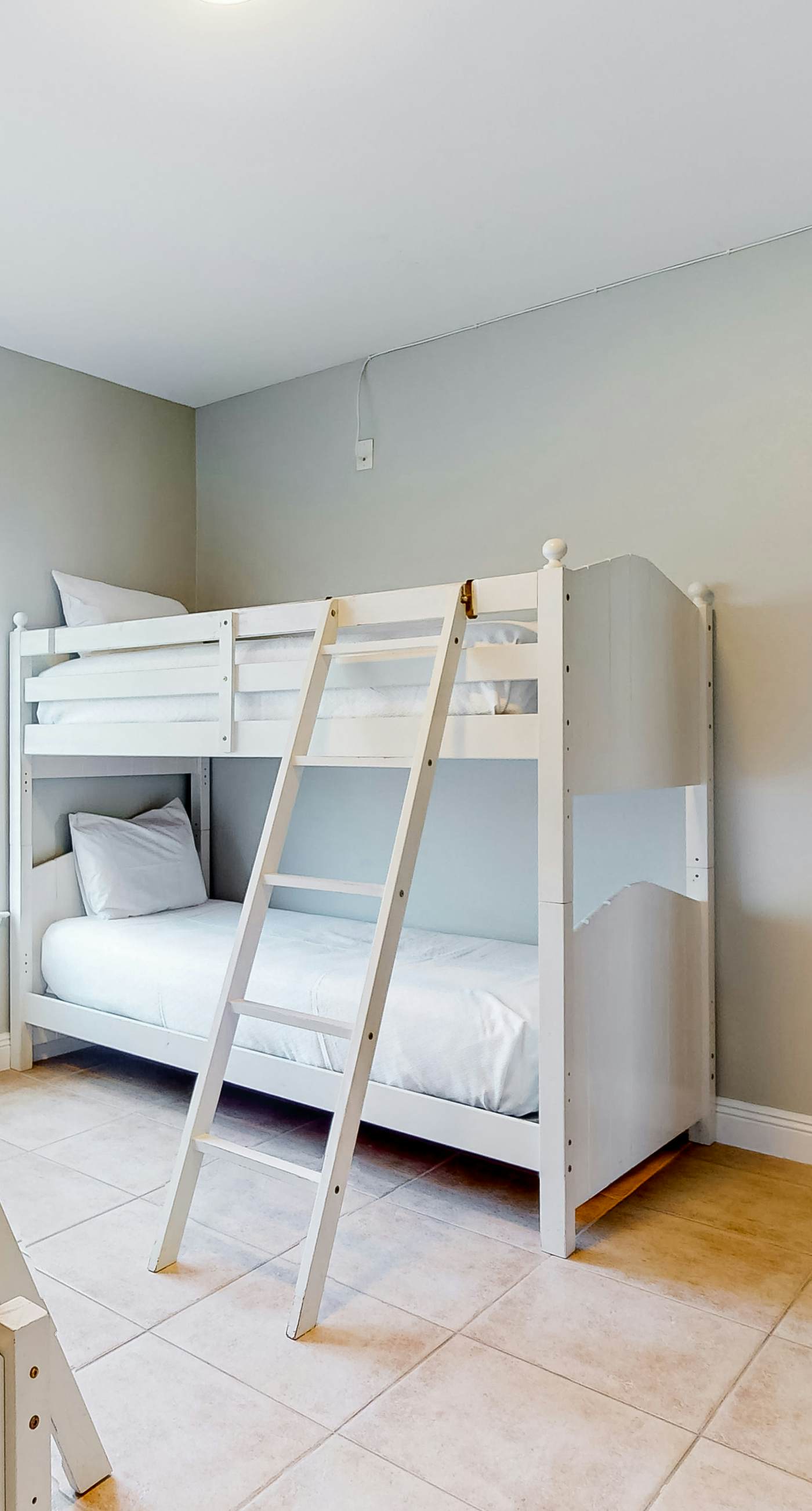 Large beachfront home with pool, deck & AC - wedding-friendly