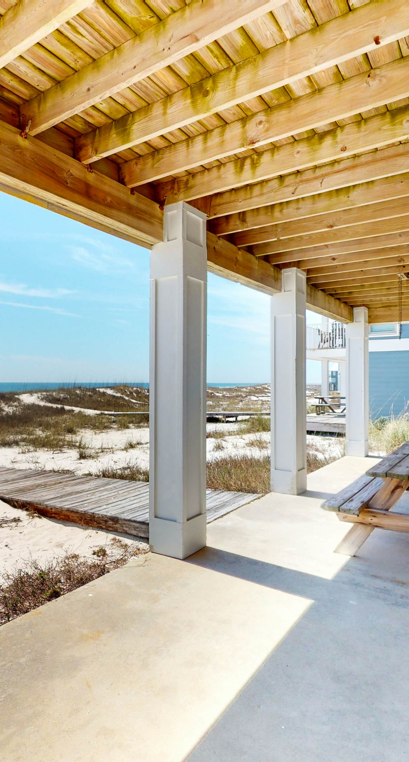 Large beachfront home with pool, deck & AC - wedding-friendly