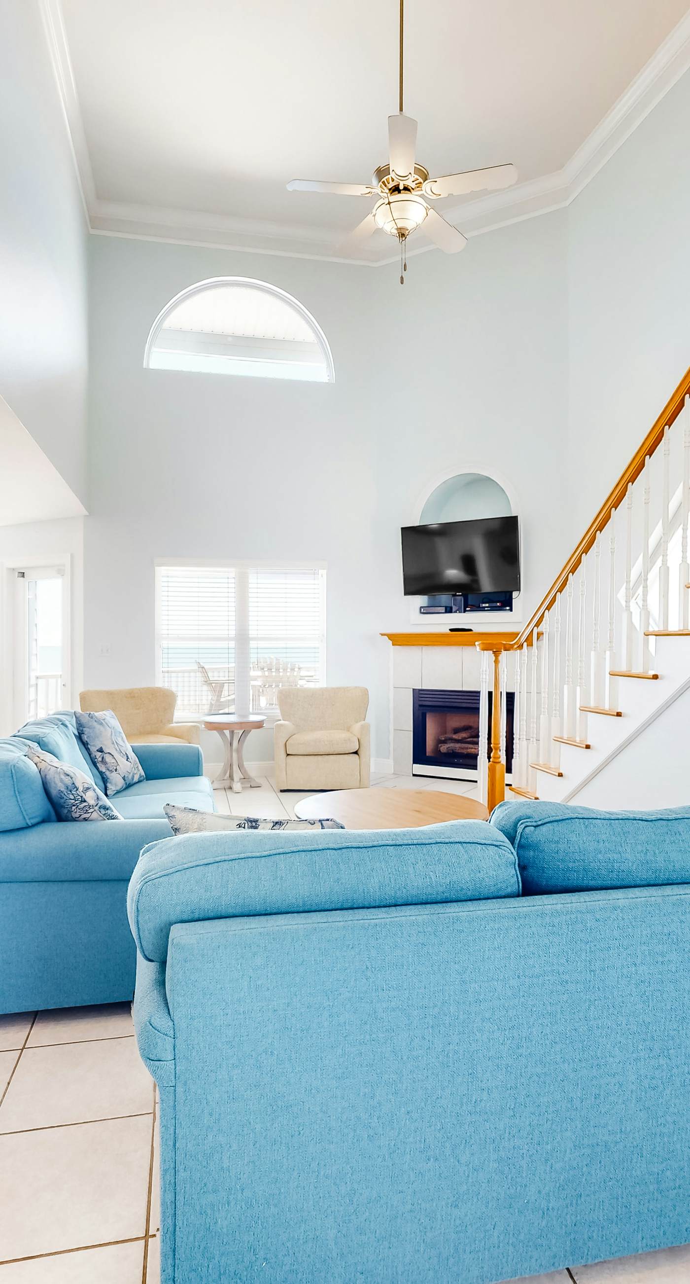 Gulf-front home on the beach with 3-tier deck, Gulf views & pool access