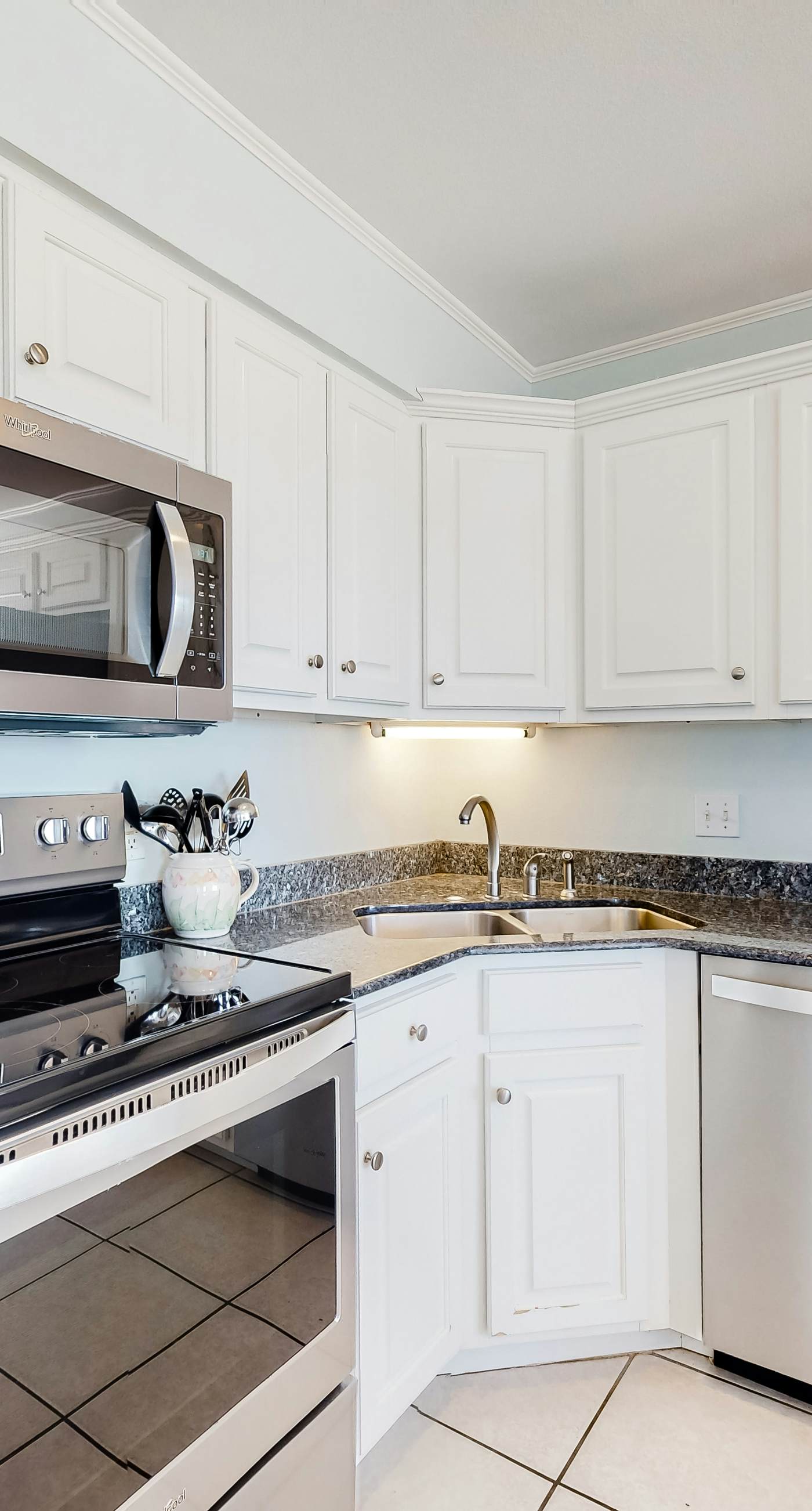 Gulf-front home on the beach with 3-tier deck, Gulf views & pool access