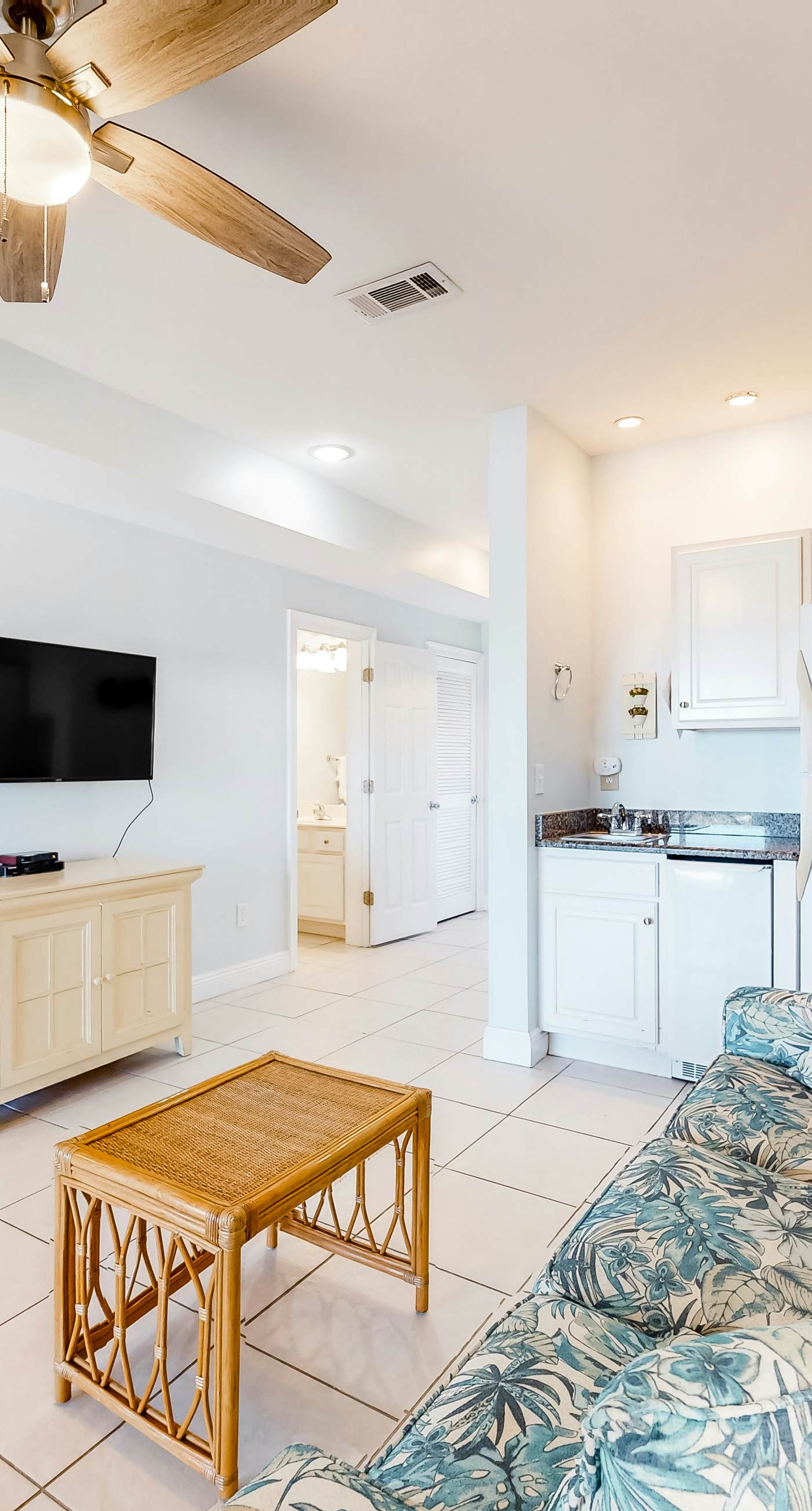 Gulf-front home on the beach with 3-tier deck, Gulf views & pool access