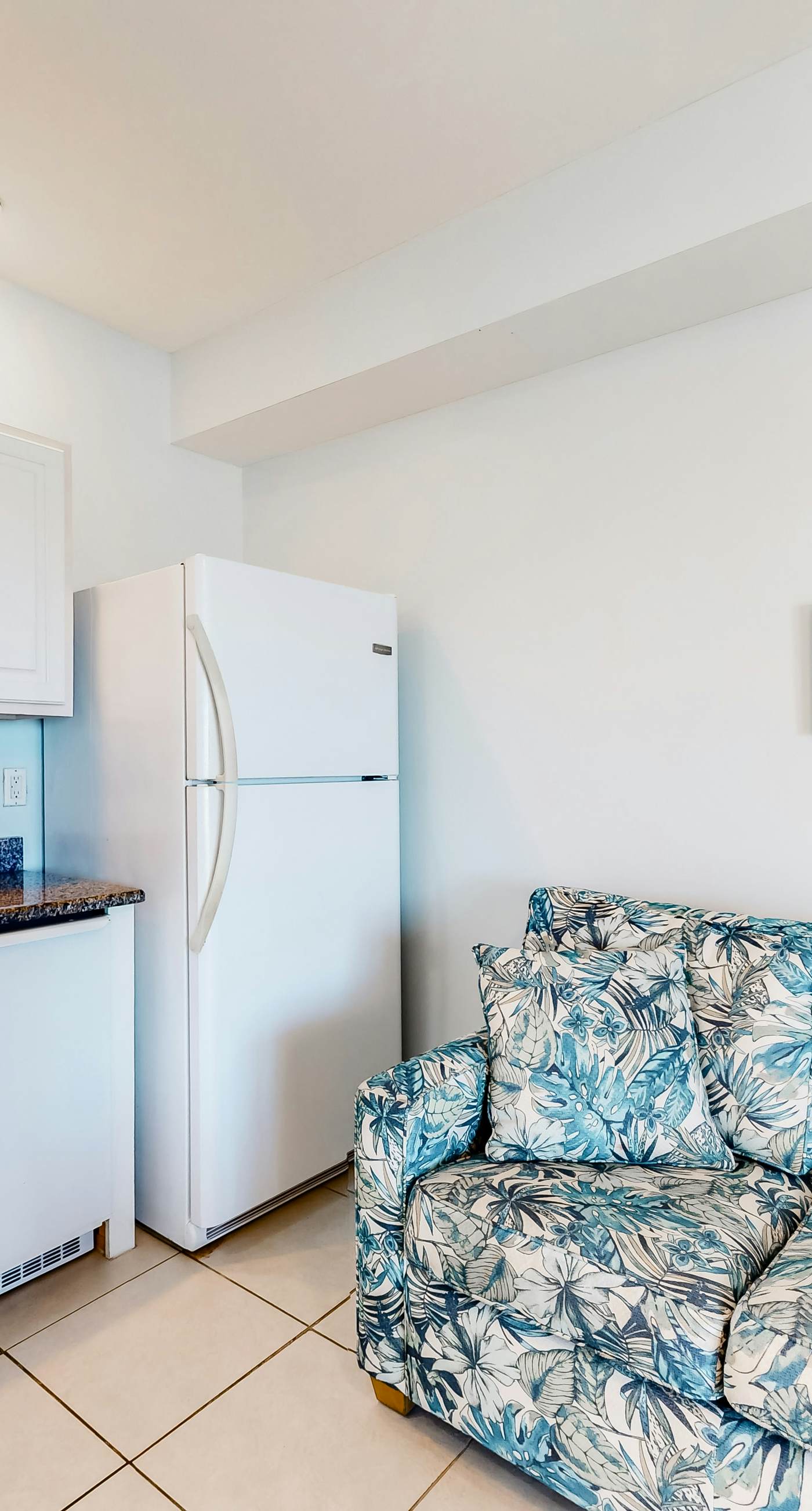 Gulf-front home on the beach with 3-tier deck, Gulf views & pool access