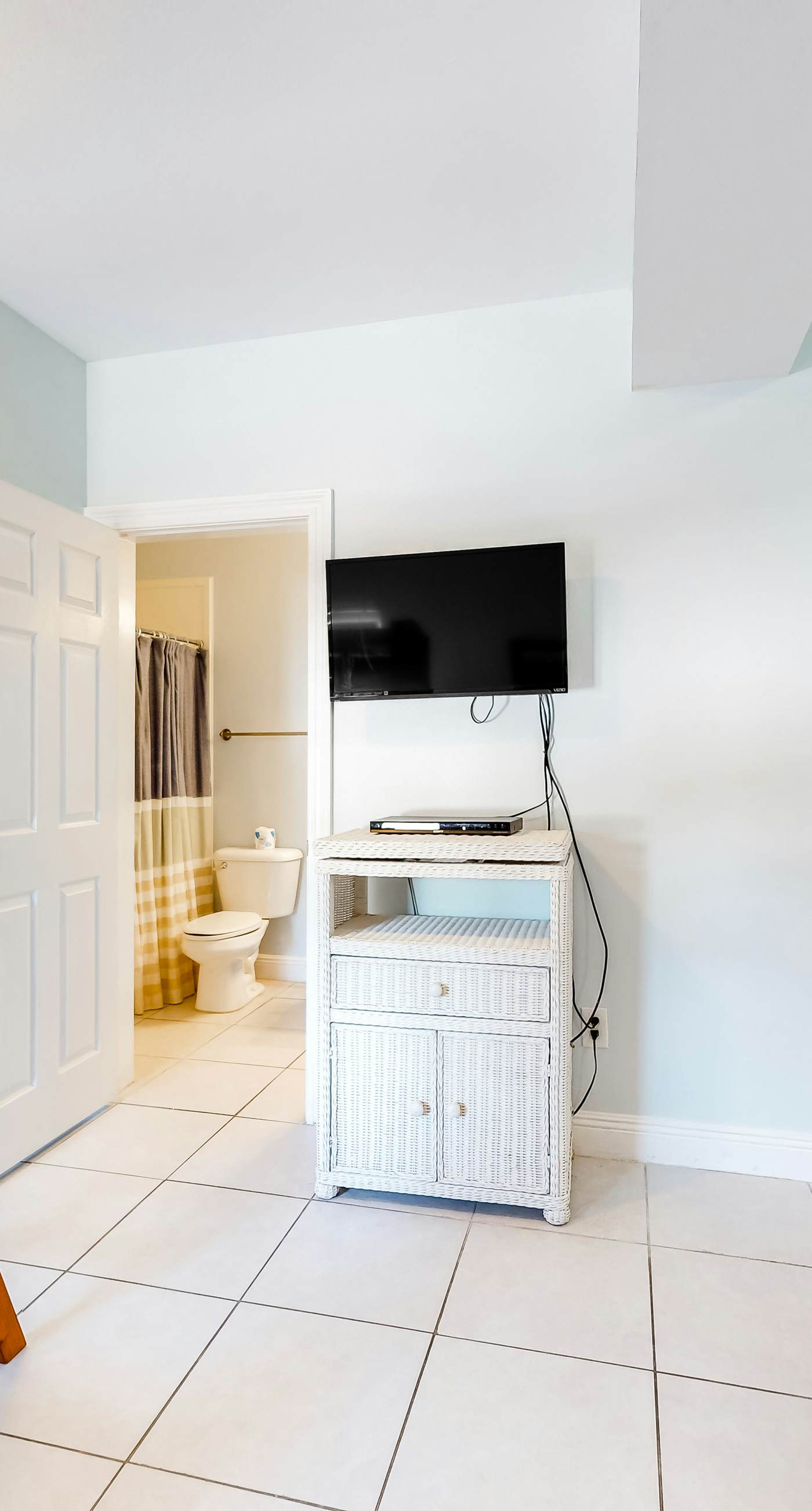 Gulf-front home on the beach with 3-tier deck, Gulf views & pool access