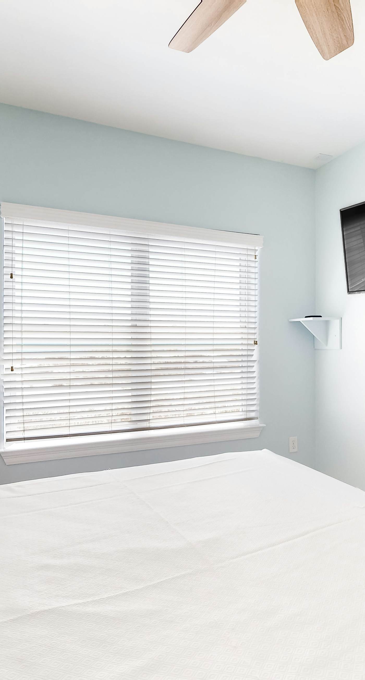 Gulf-front home on the beach with 3-tier deck, Gulf views & pool access