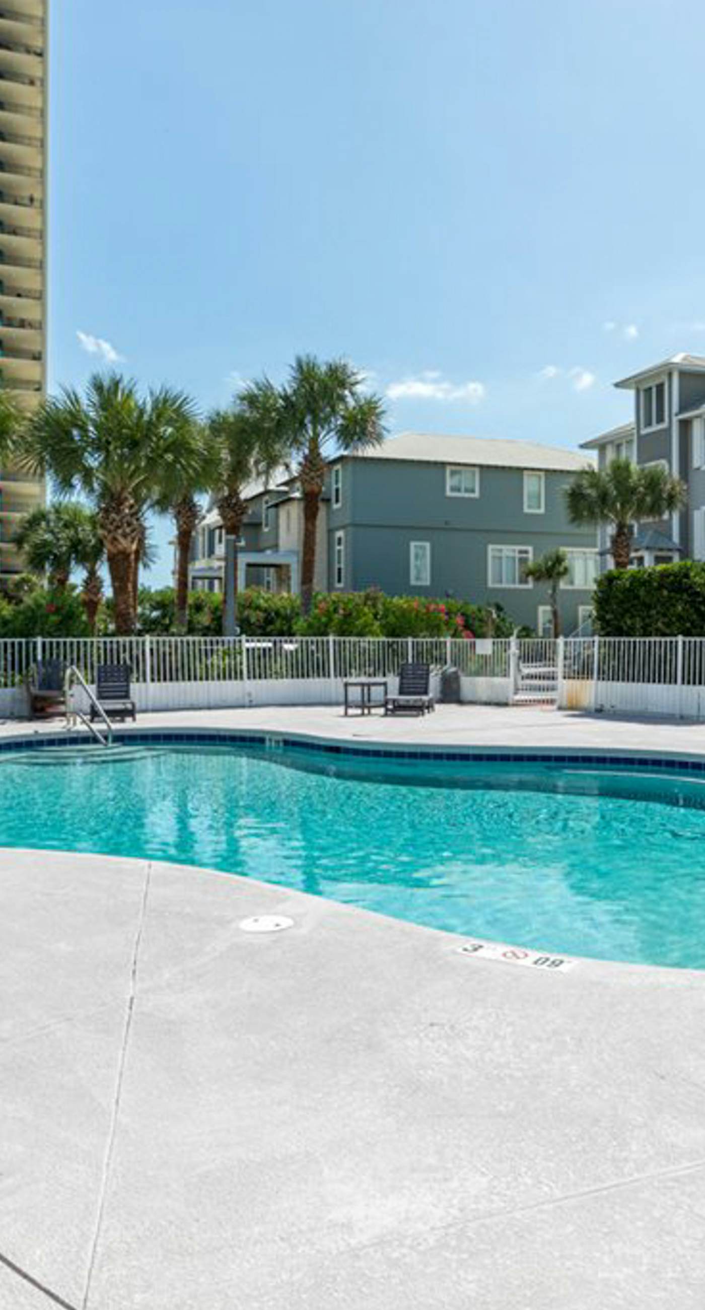 Gulf-front home on the beach with 3-tier deck, Gulf views & pool access