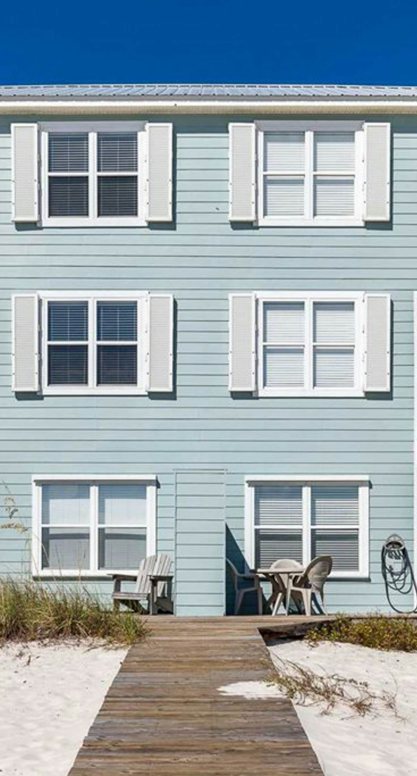 Gulf-front home on the beach with 3-tier deck, Gulf views & pool access