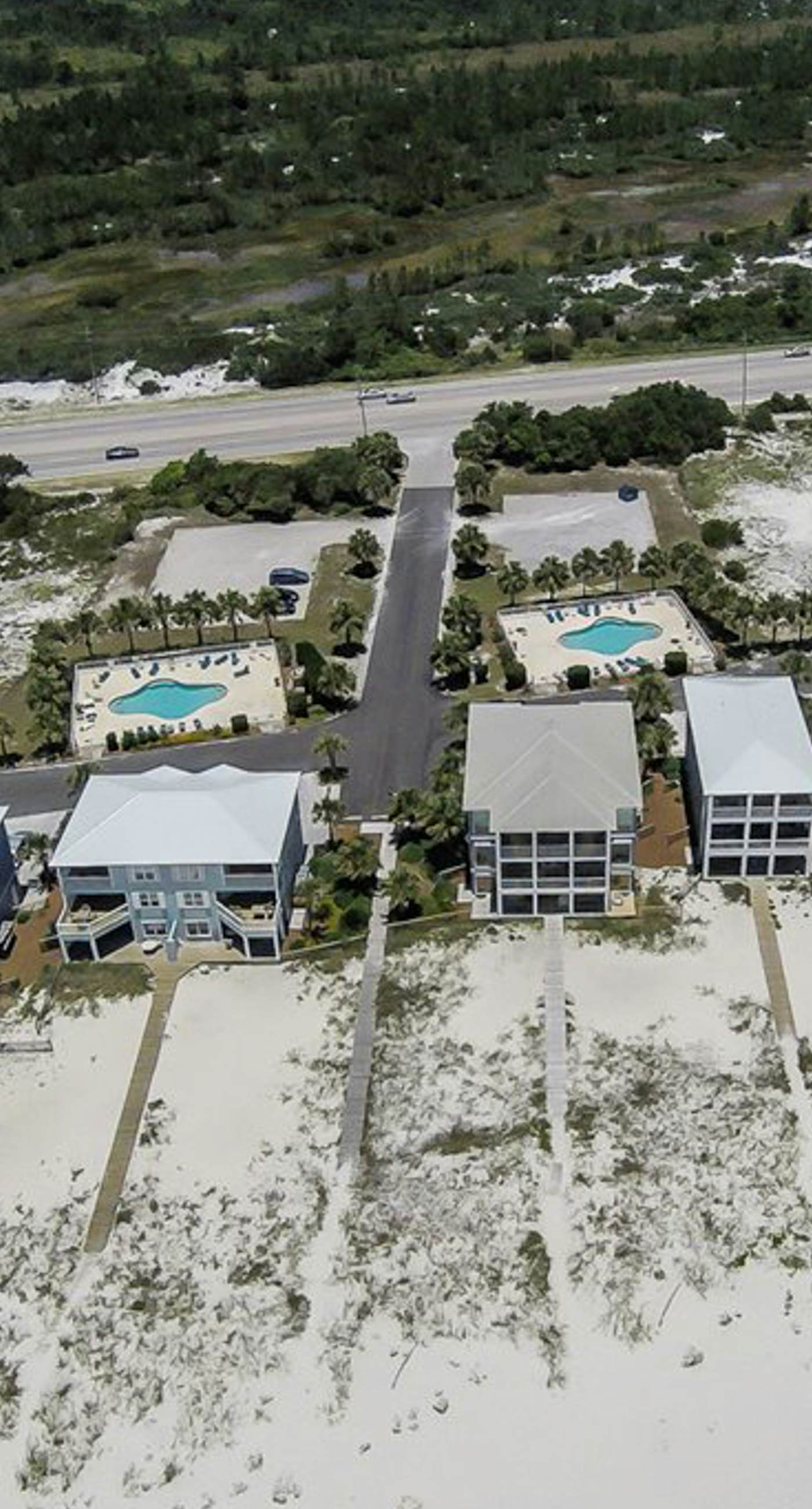 Gulf-front home on the beach with 3-tier deck, Gulf views & pool access