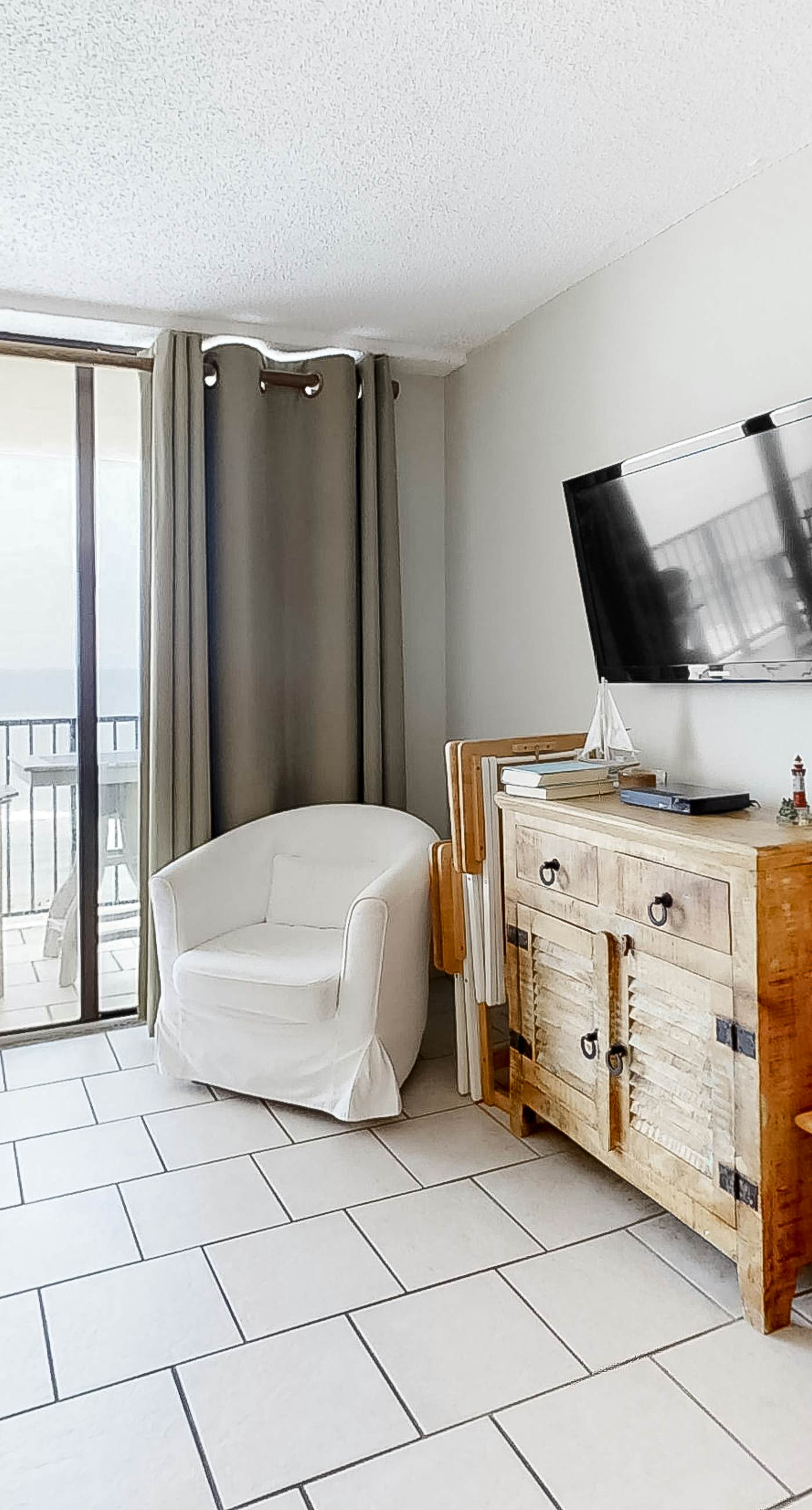 Beachfront Condo with Gulf View, Balcony, WiFi, AC & Shared Pools