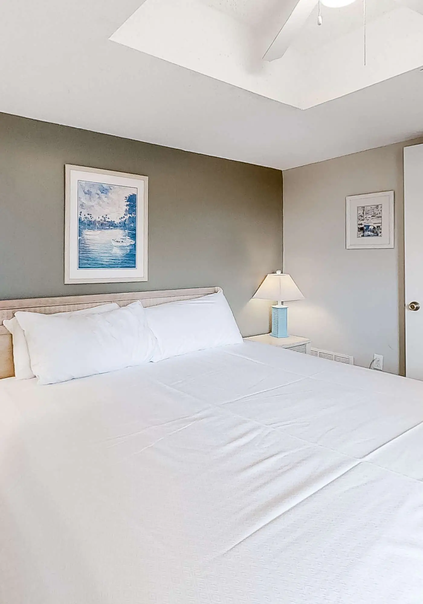Beachfront Condo with Gulf View, Balcony, WiFi, AC & Shared Pools