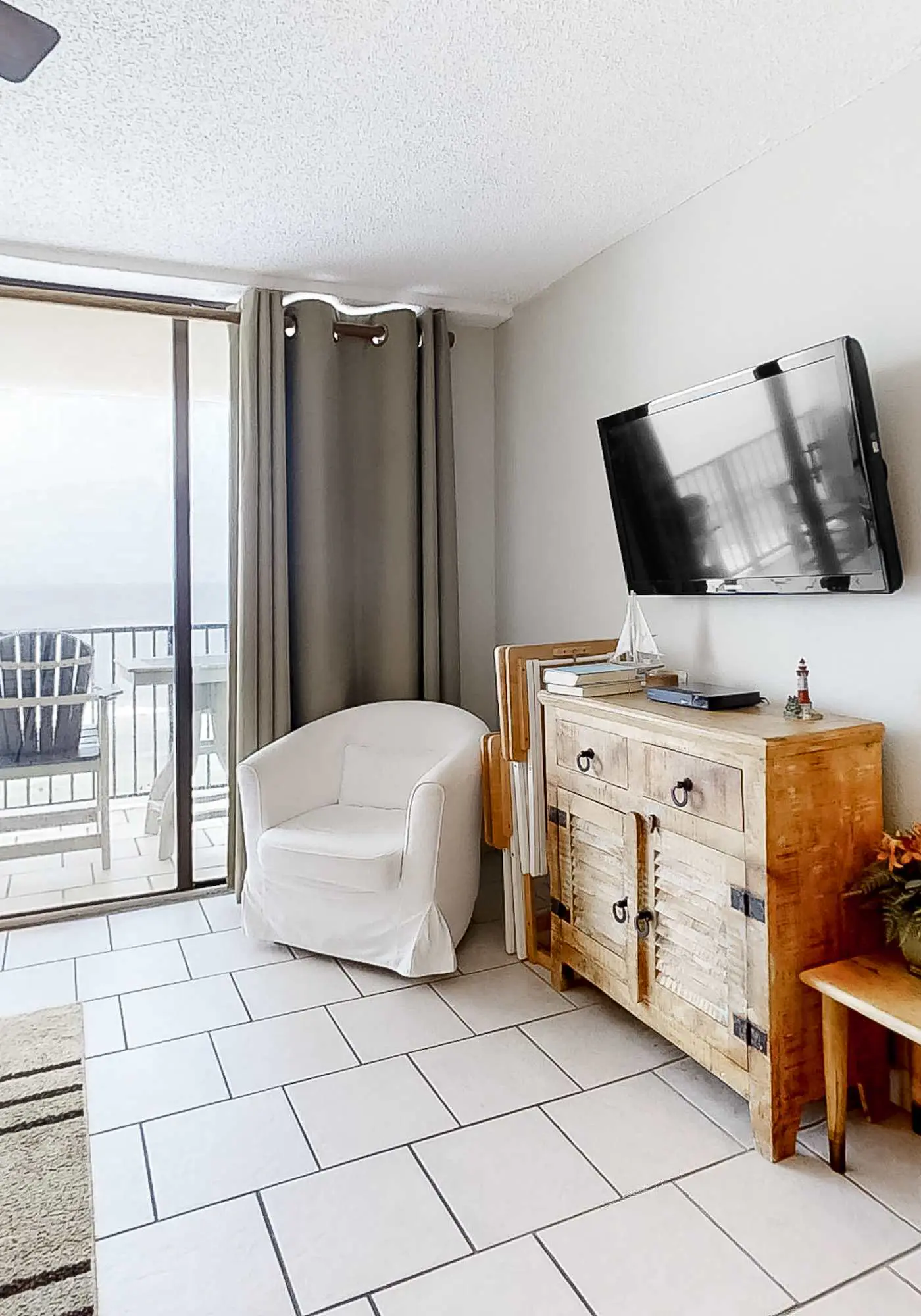 Beachfront Condo with Gulf View, Balcony, WiFi, AC & Shared Pools