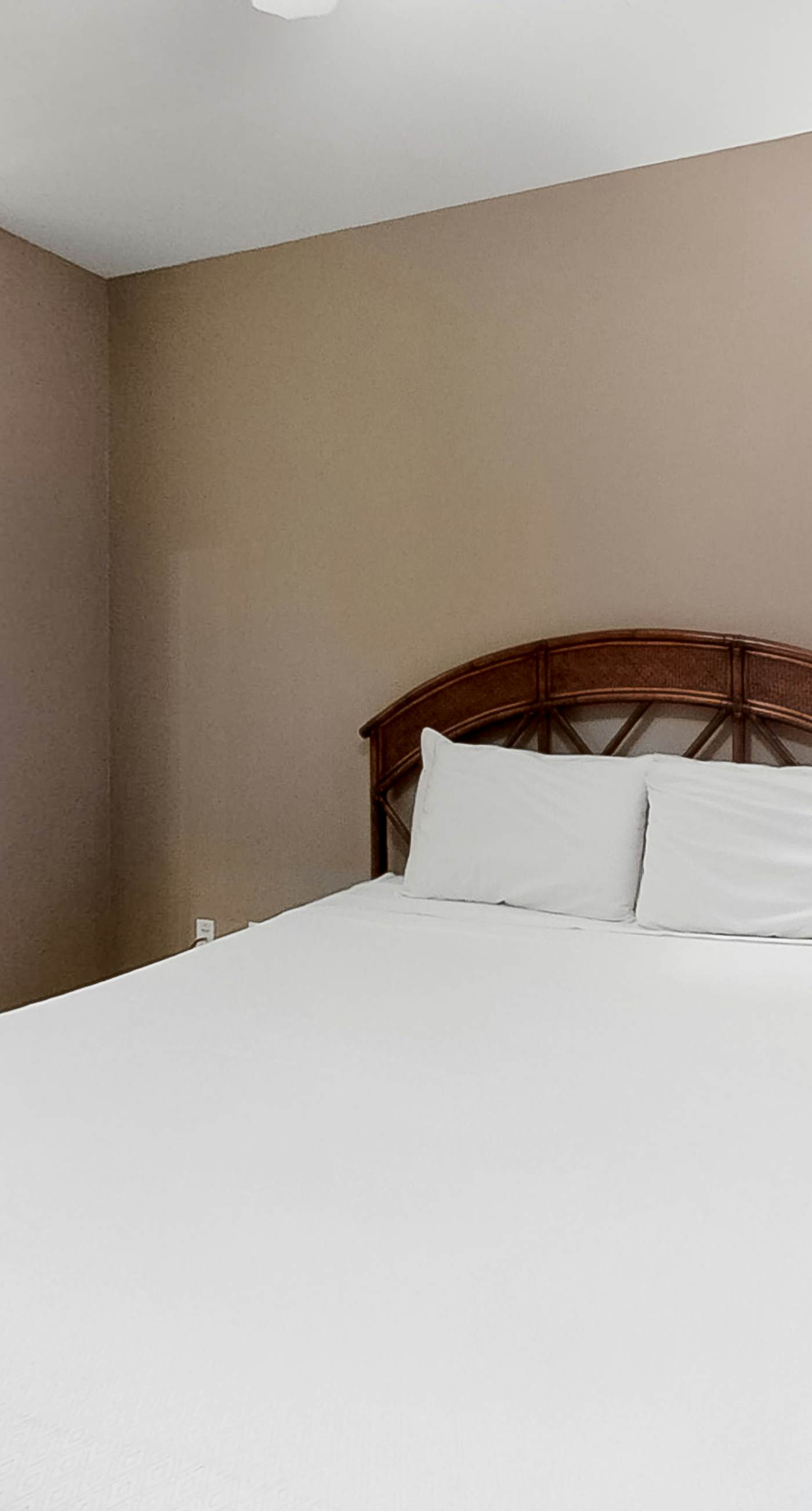 Gulf-Front condo with balcony, beach access, WiFi, AC, & outdoor pool