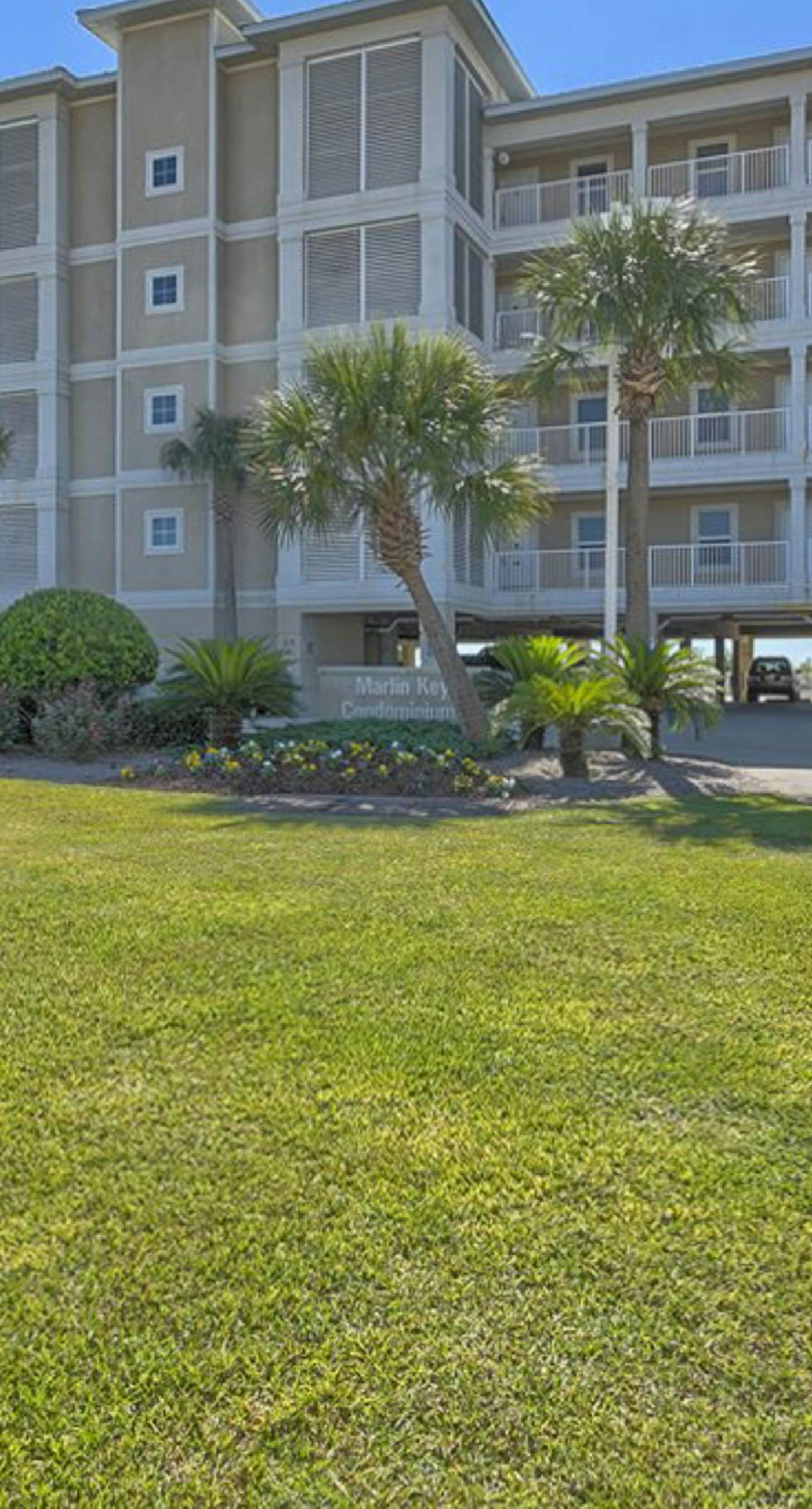 Gulf-Front condo with balcony, beach access, WiFi, AC, & outdoor pool