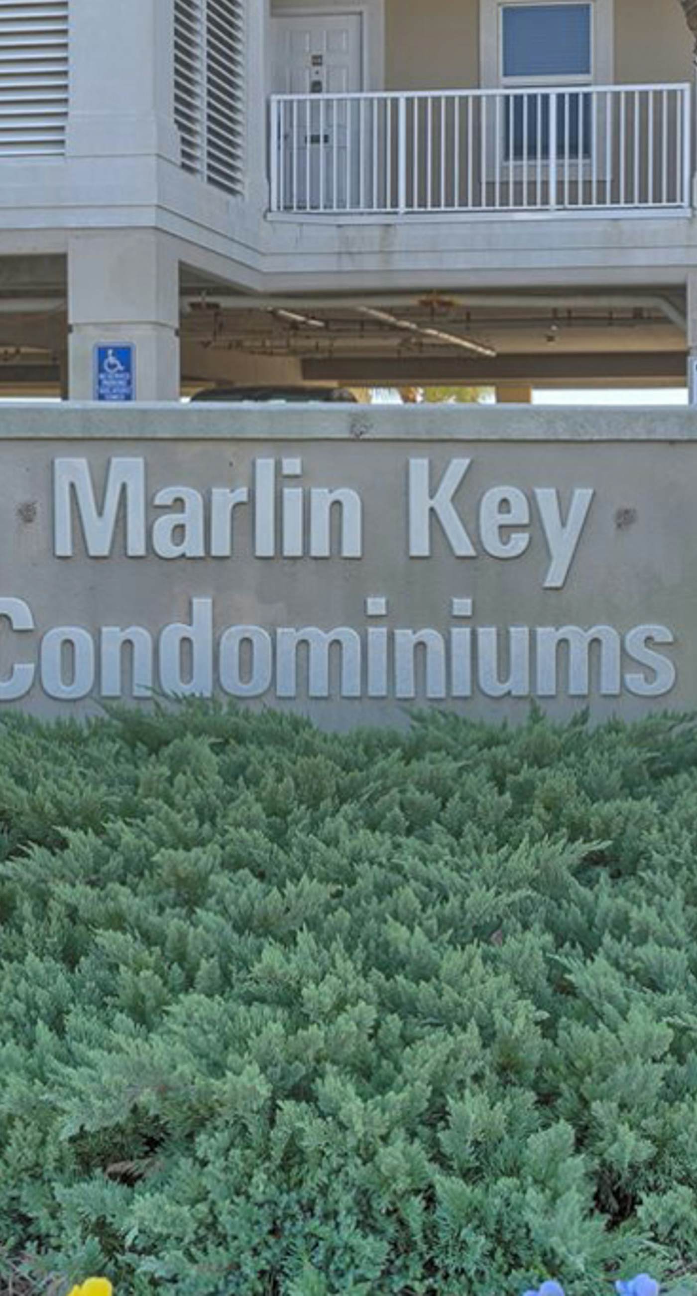 Gulf-Front condo with balcony, beach access, WiFi, AC, & outdoor pool