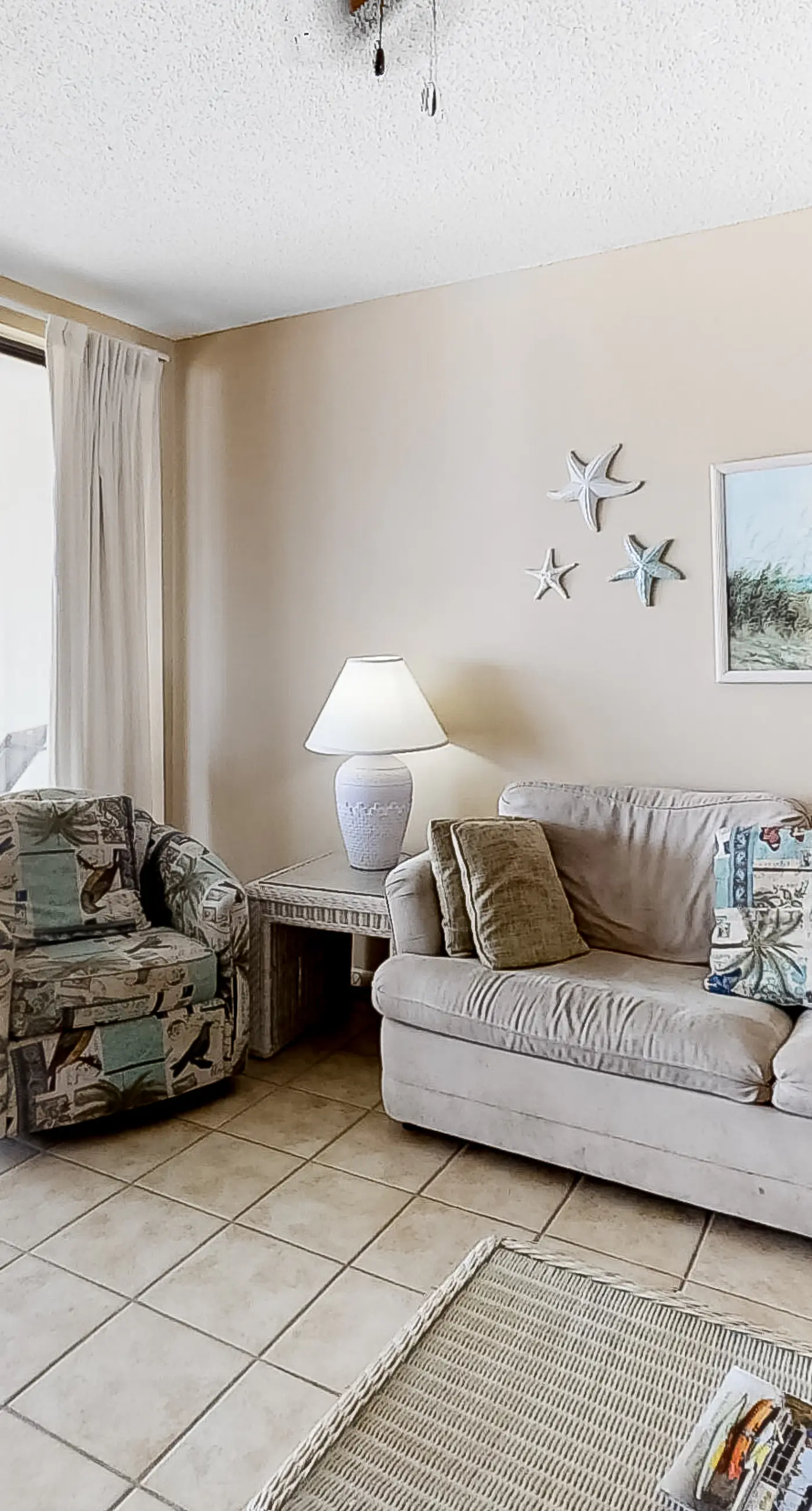 Garden-level, beachfront condo with patio, AC, pools, hot tub & tennis