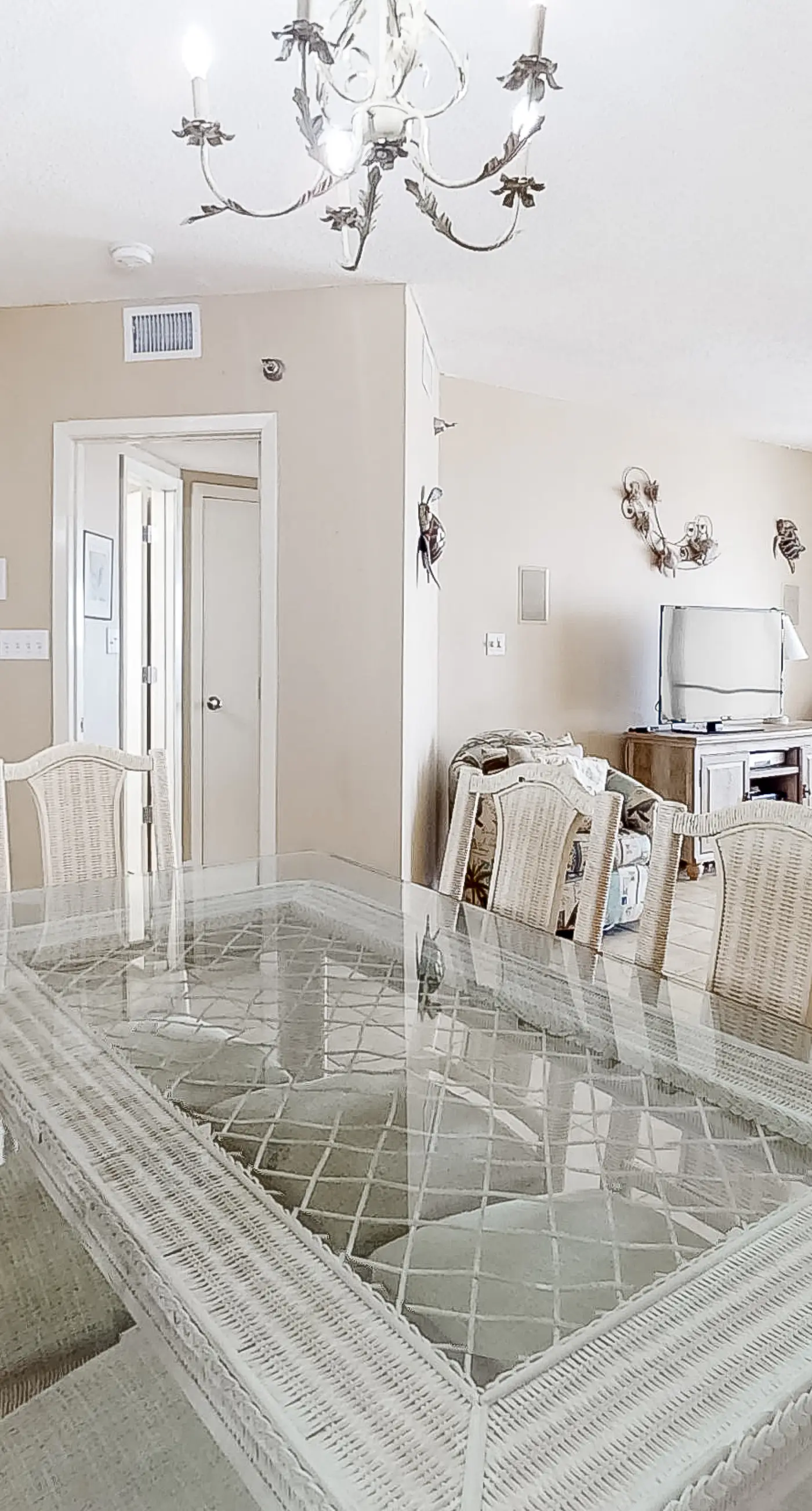 Garden-level, beachfront condo with patio, AC, pools, hot tub & tennis