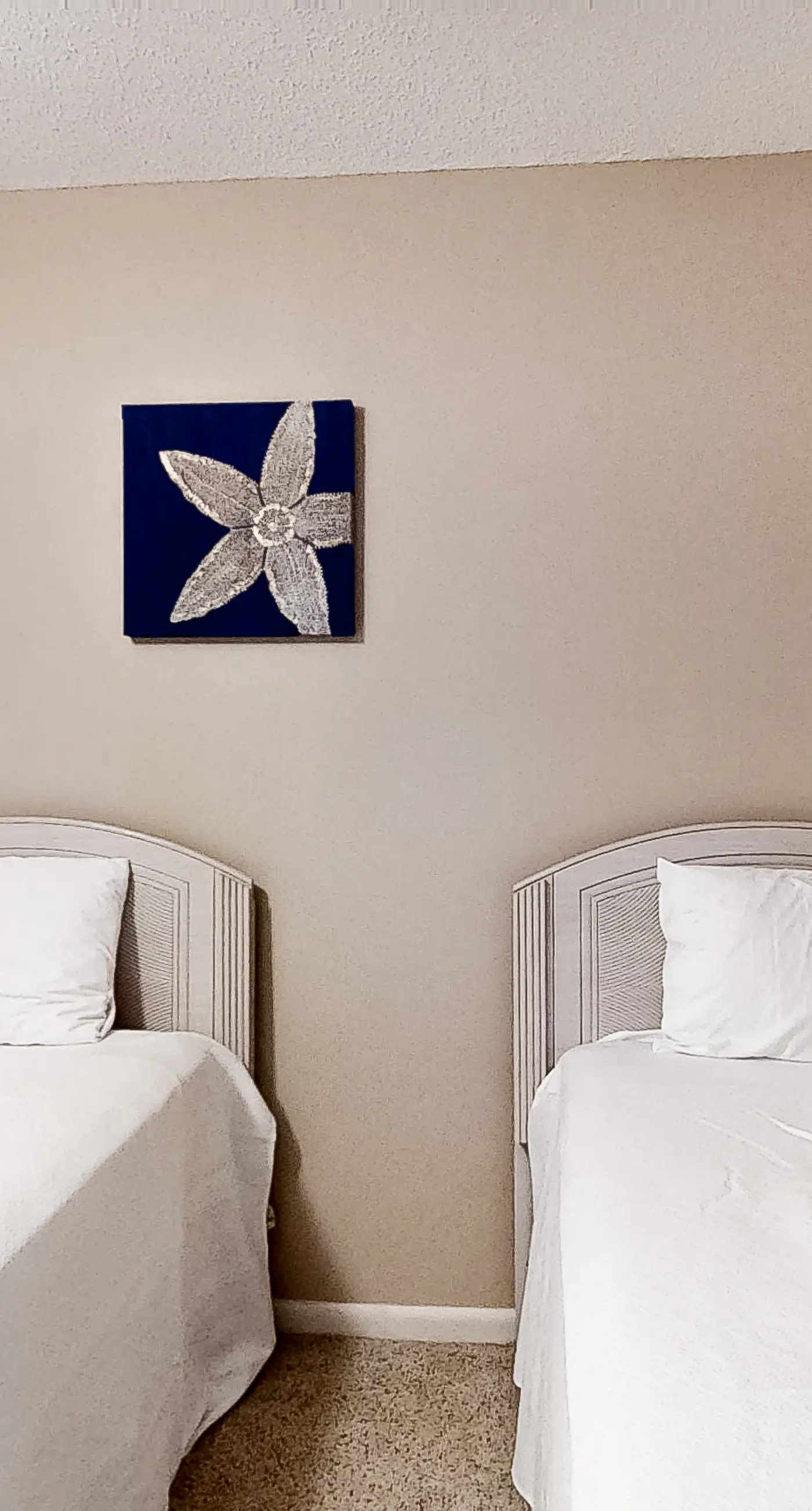 Garden-level, beachfront condo with patio, AC, pools, hot tub & tennis