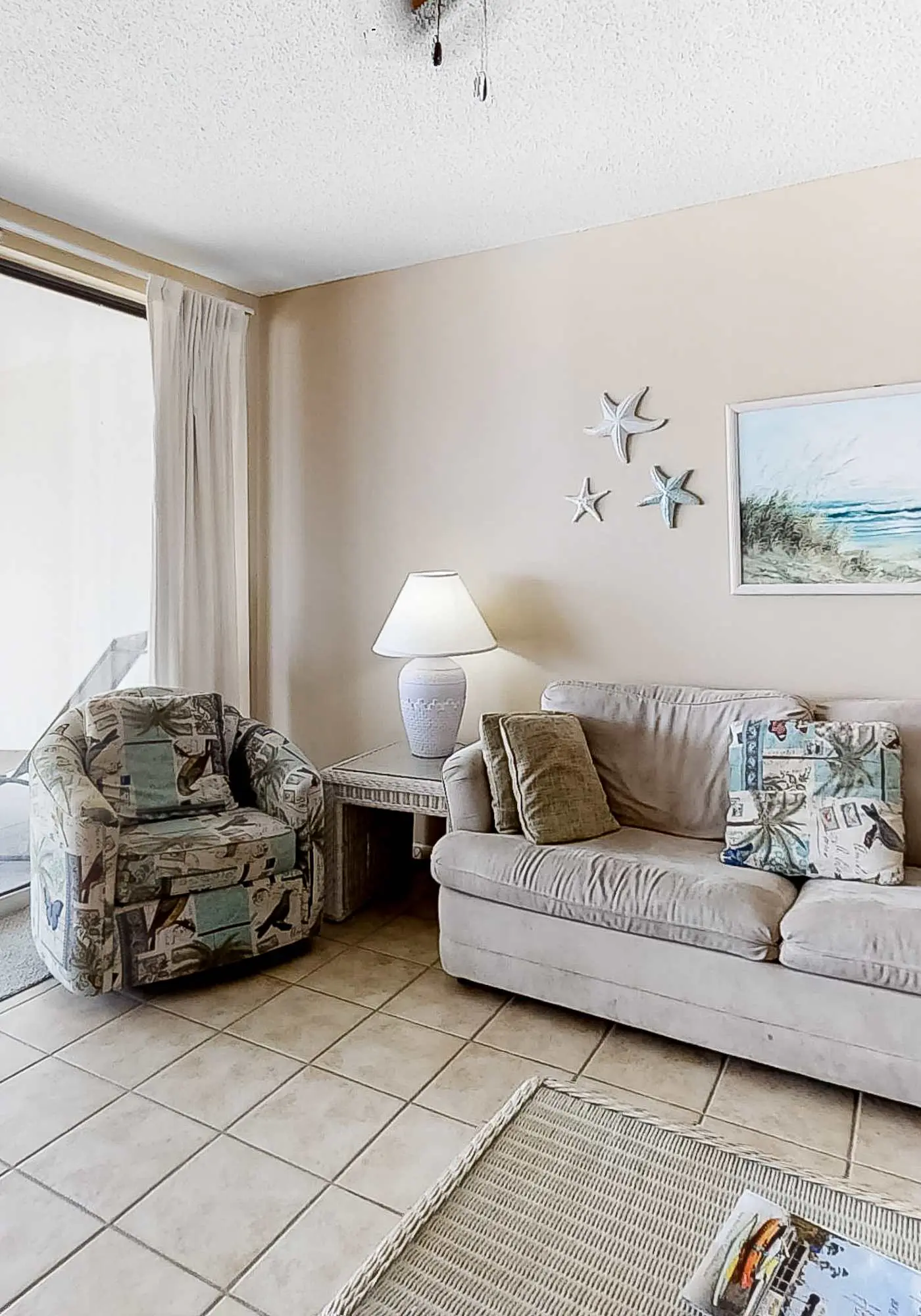 Garden-level, beachfront condo with patio, AC, pools, hot tub & tennis