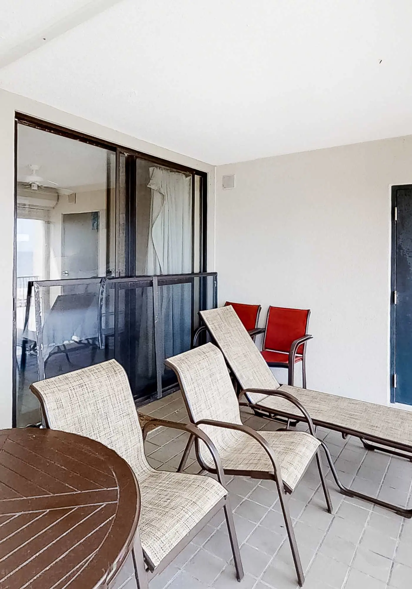 Garden-level, beachfront condo with patio, AC, pools, hot tub & tennis