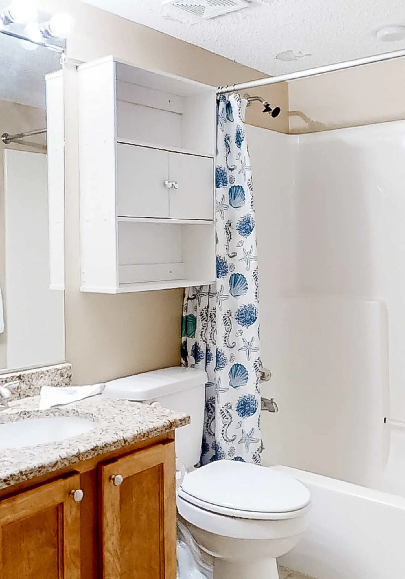 Garden-level, beachfront condo with patio, AC, pools, hot tub & tennis