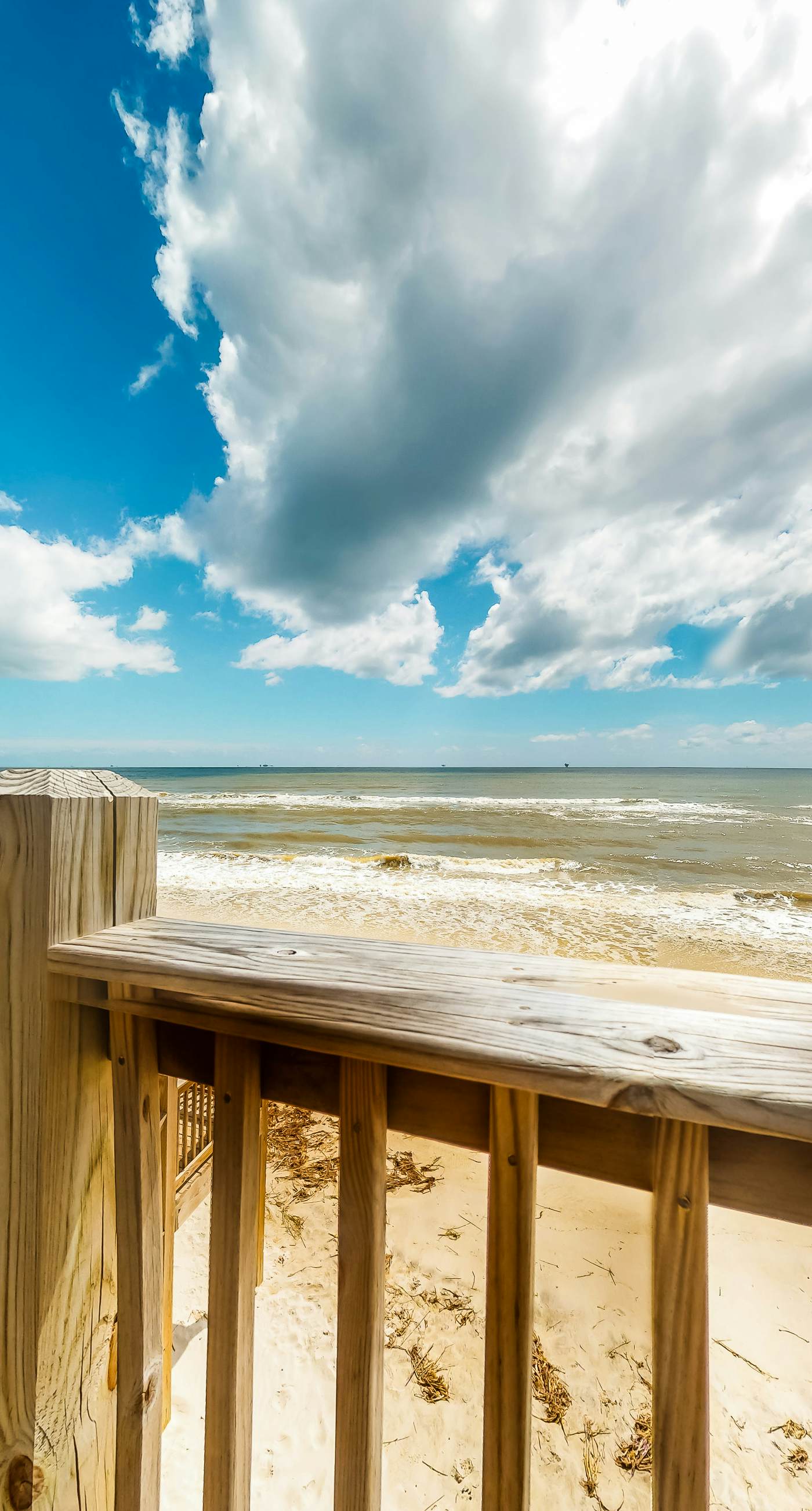 Beautiful beachfront house w/ stunning views, free WiFi, & outdoor shower