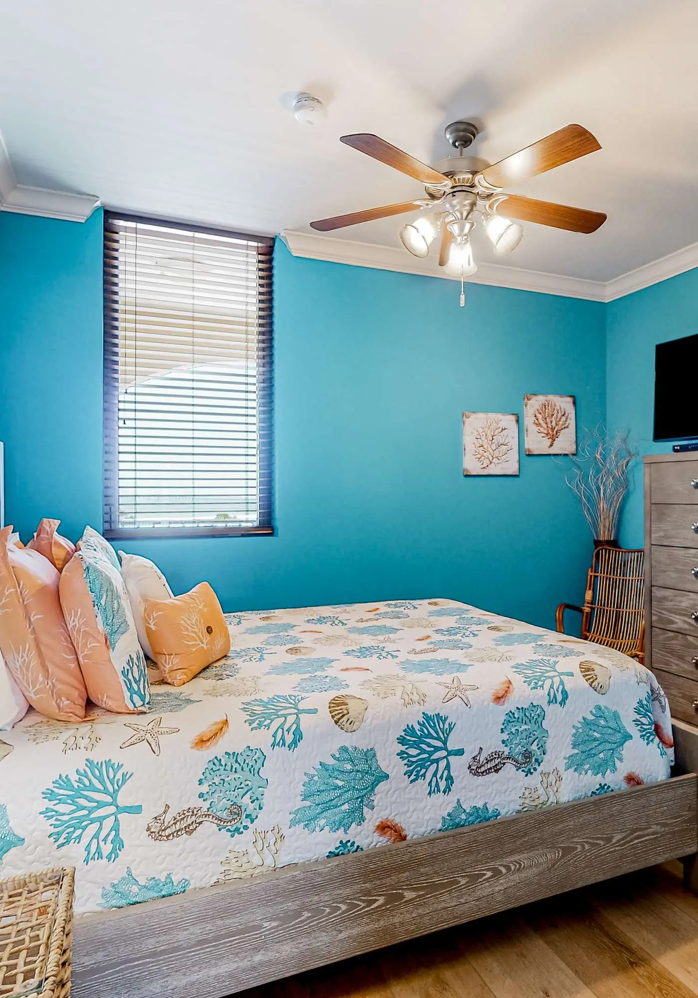 Gulf-front condo with a beach view, pools, hot tub, tennis, & fitness room