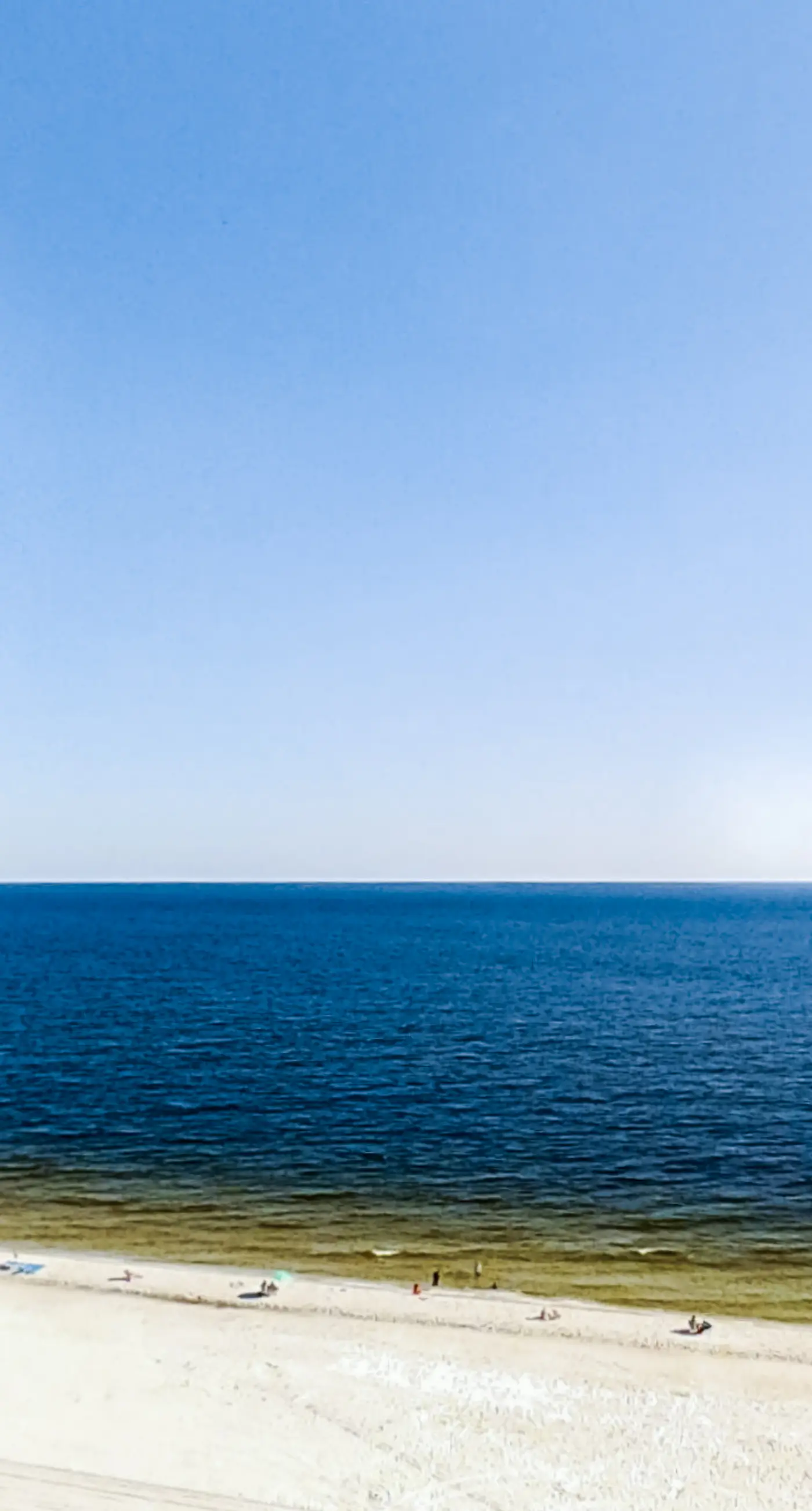 Beachfront condo with pool, hot tub, balcony, fitness room & amazing corner view