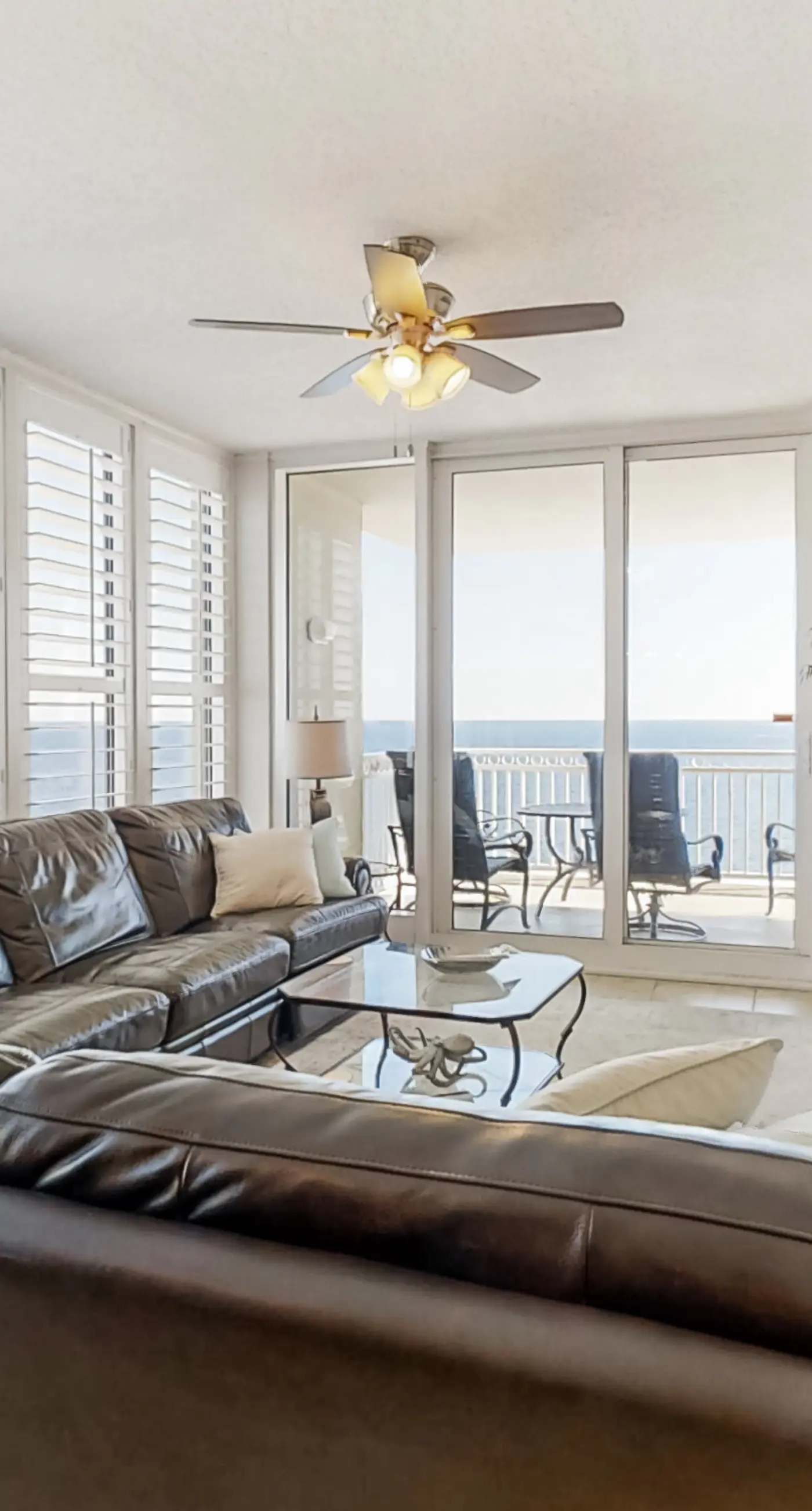 Beachfront condo with pool, hot tub, balcony, fitness room & amazing corner view
