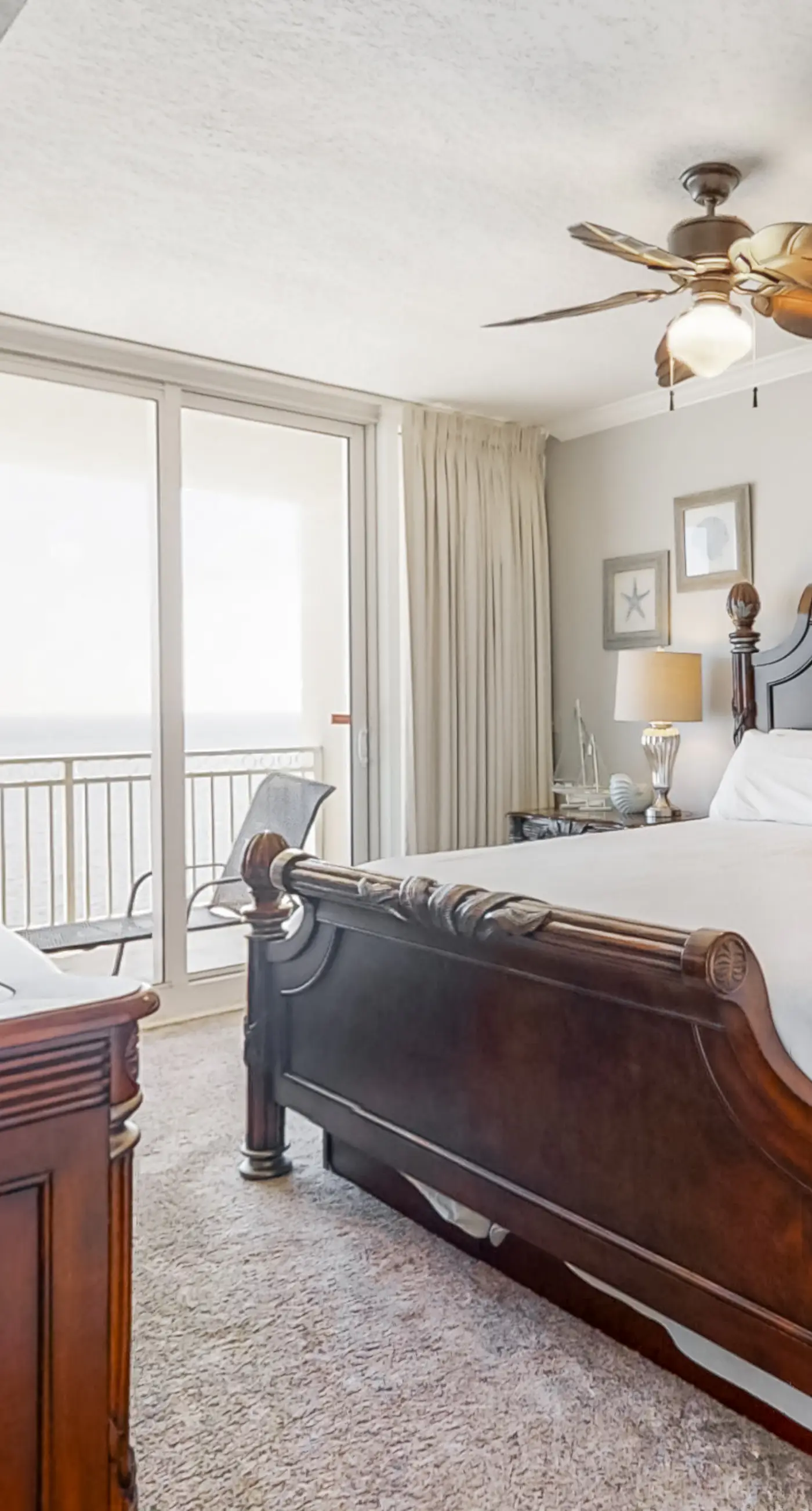 Beachfront condo with pool, hot tub, balcony, fitness room & amazing corner view