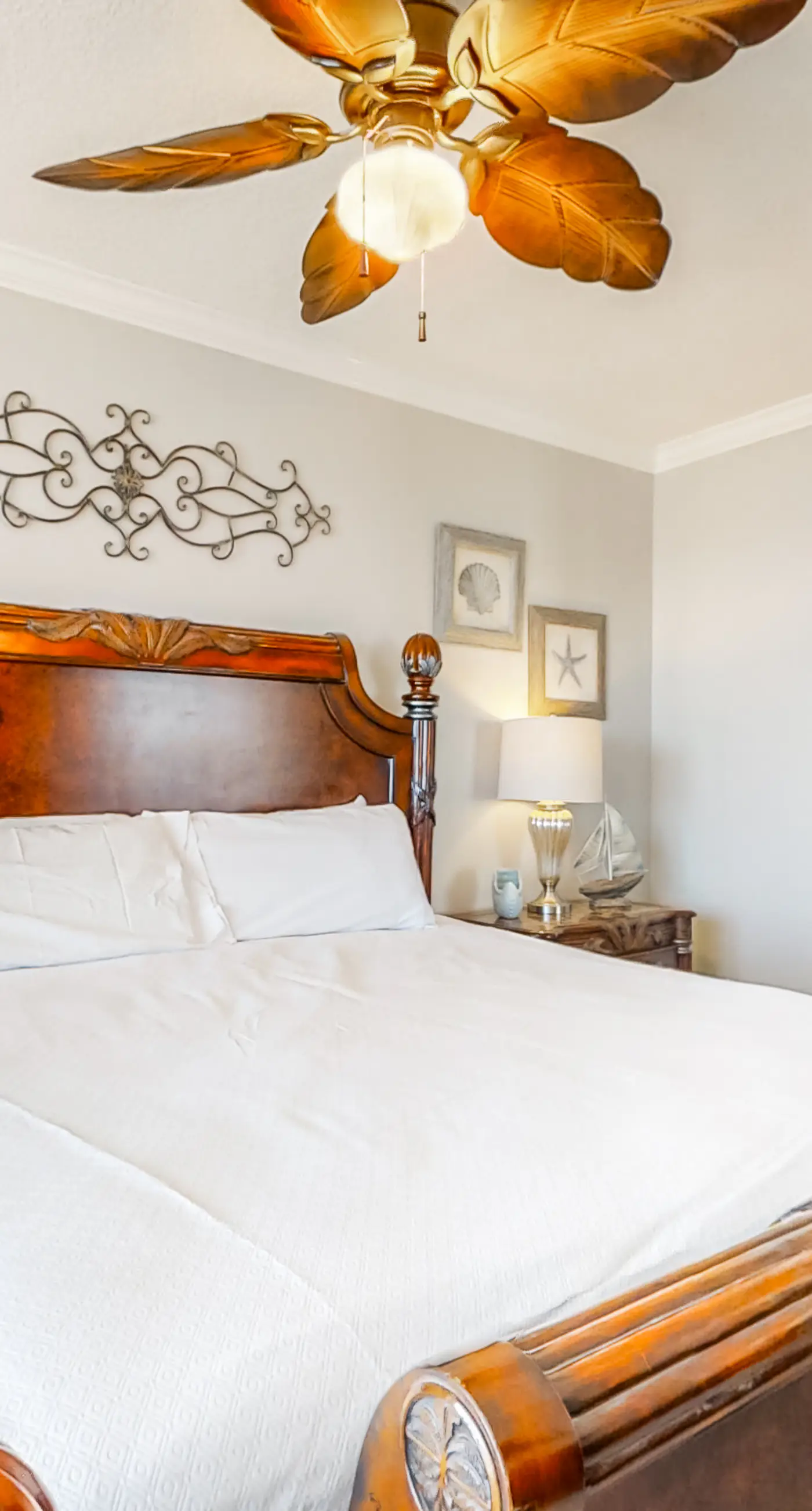 Beachfront condo with pool, hot tub, balcony, fitness room & amazing corner view