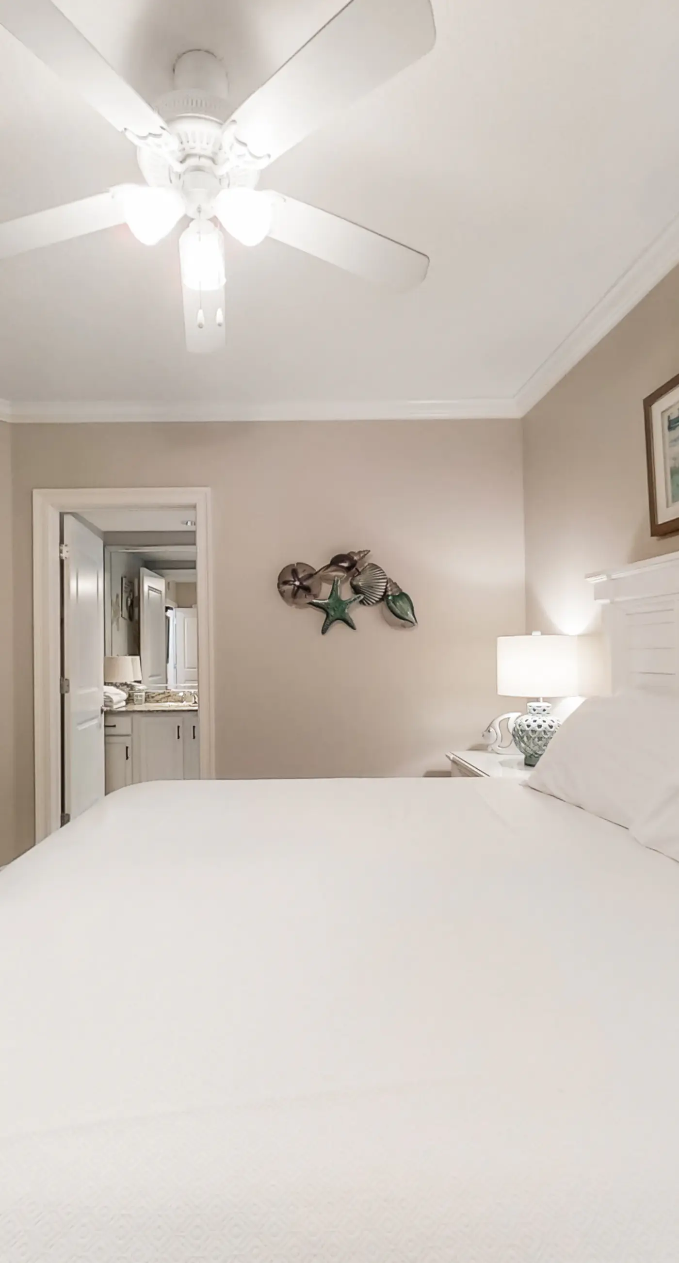 Beachfront condo with pool, hot tub, balcony, fitness room & amazing corner view