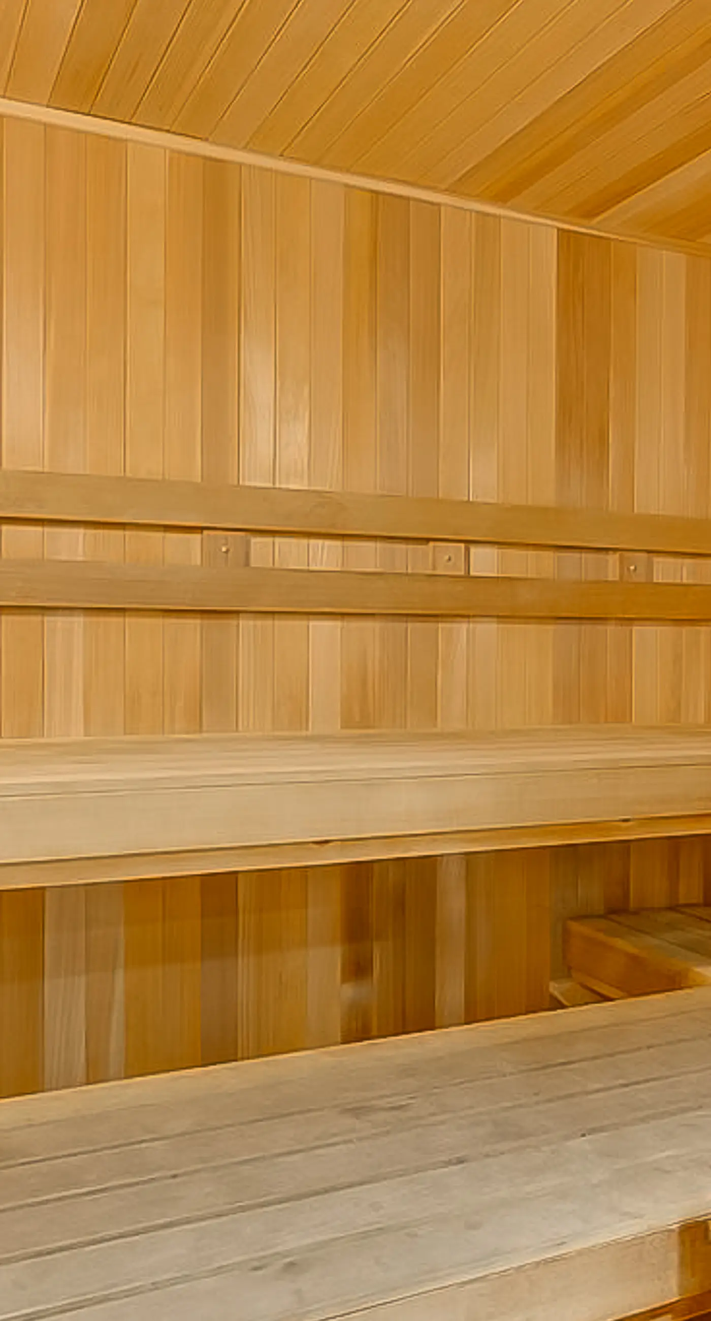 Beachfront condo with pool, hot tub, balcony, fitness room & amazing corner view