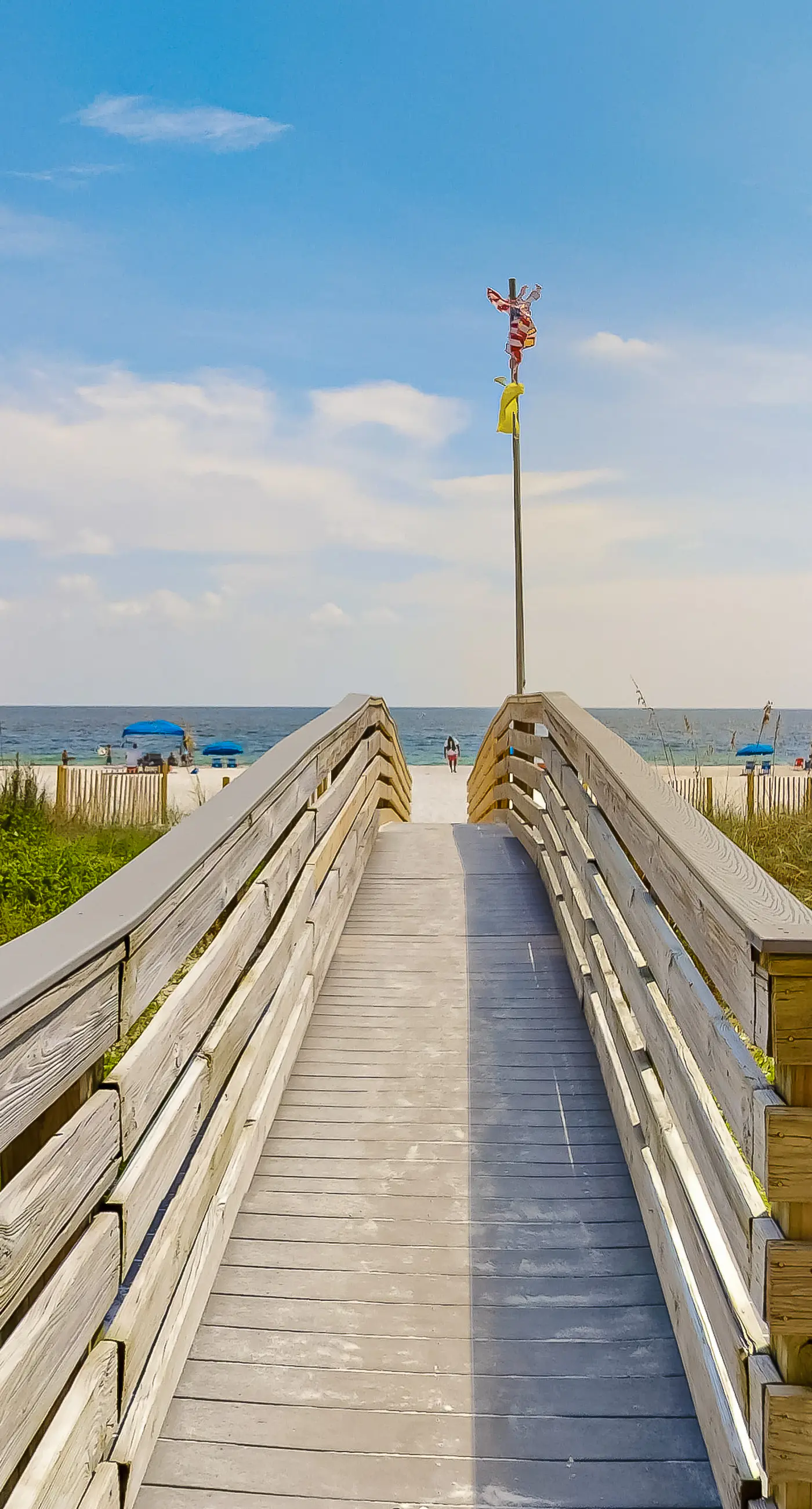 Beachfront condo with pool, hot tub, balcony, fitness room & amazing corner view