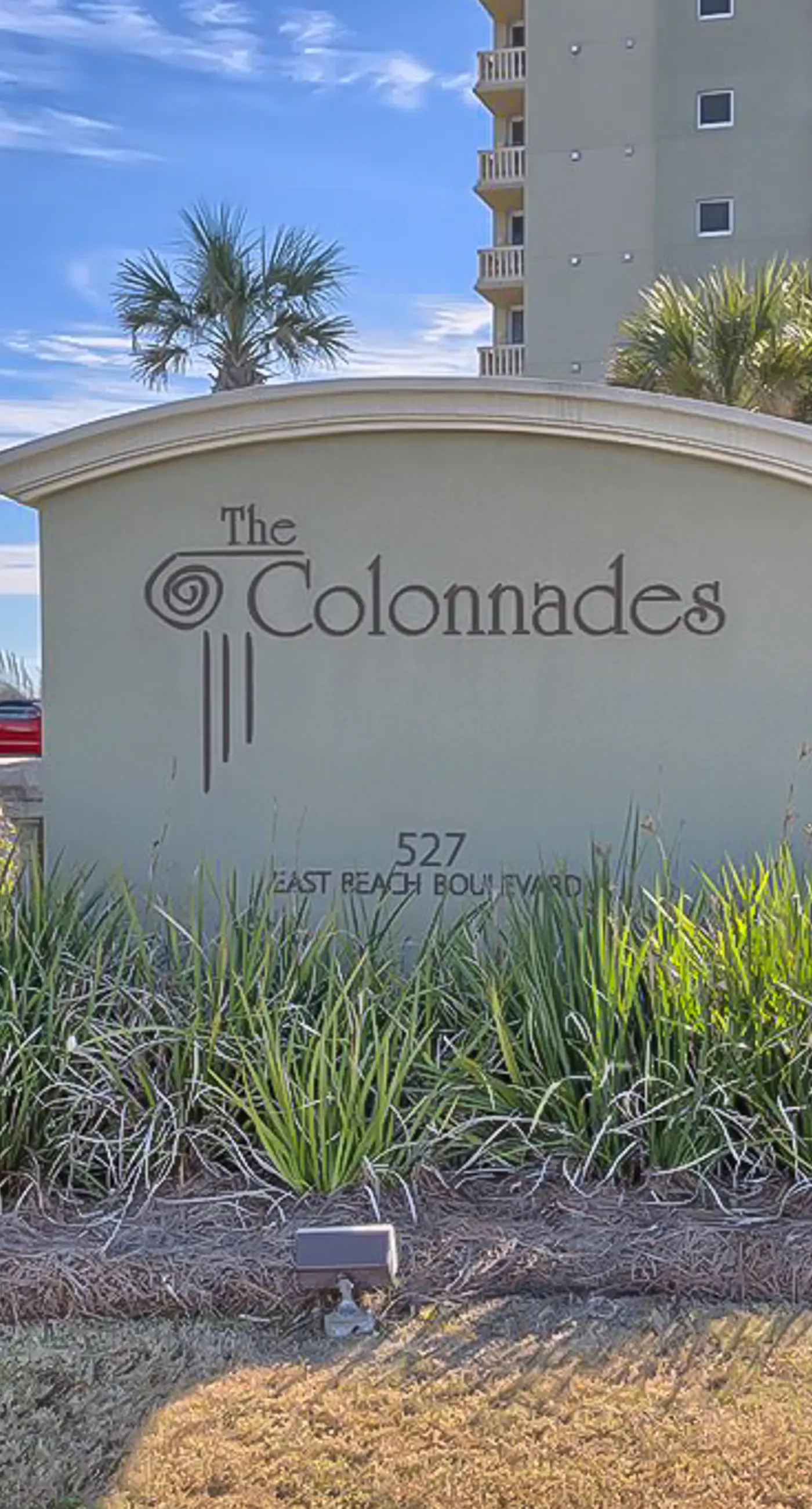 Beachfront condo with pool, hot tub, balcony, fitness room & amazing corner view