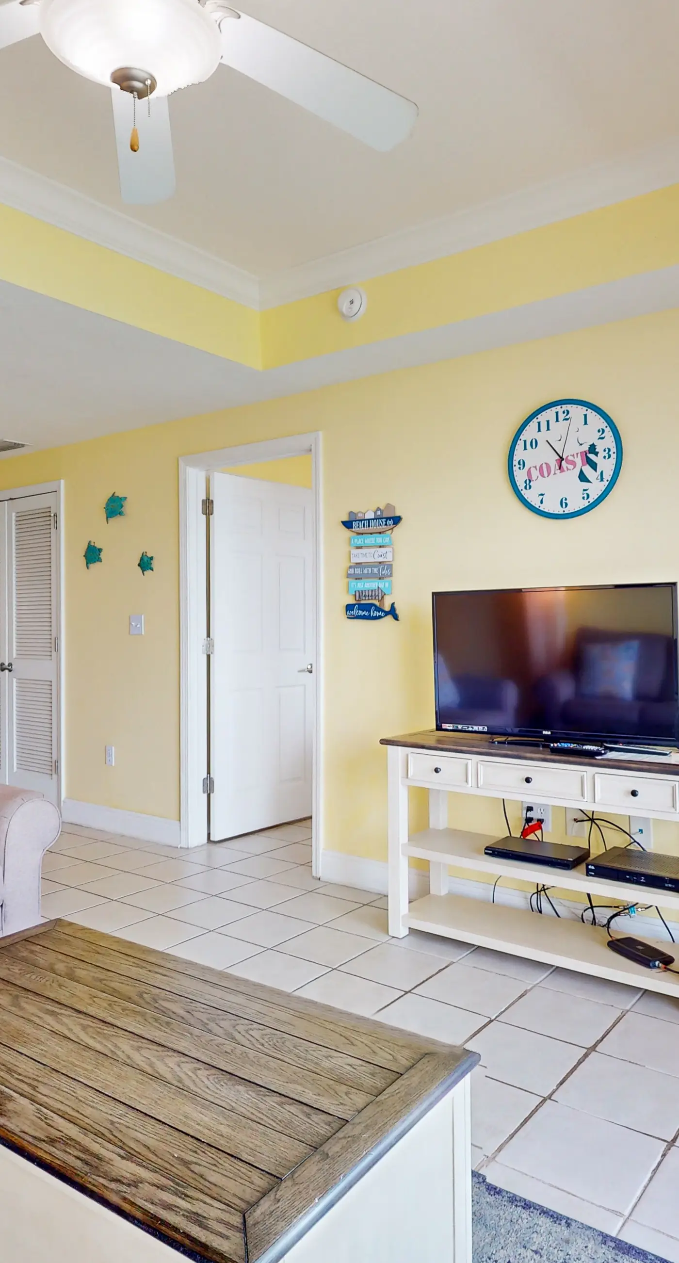 13th-floor oceanfront condo with balcony, AC, grill, pool, hot tub & gym