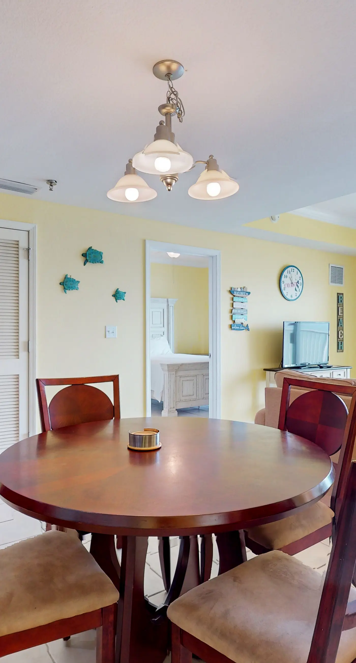 13th-floor oceanfront condo with balcony, AC, grill, pool, hot tub & gym