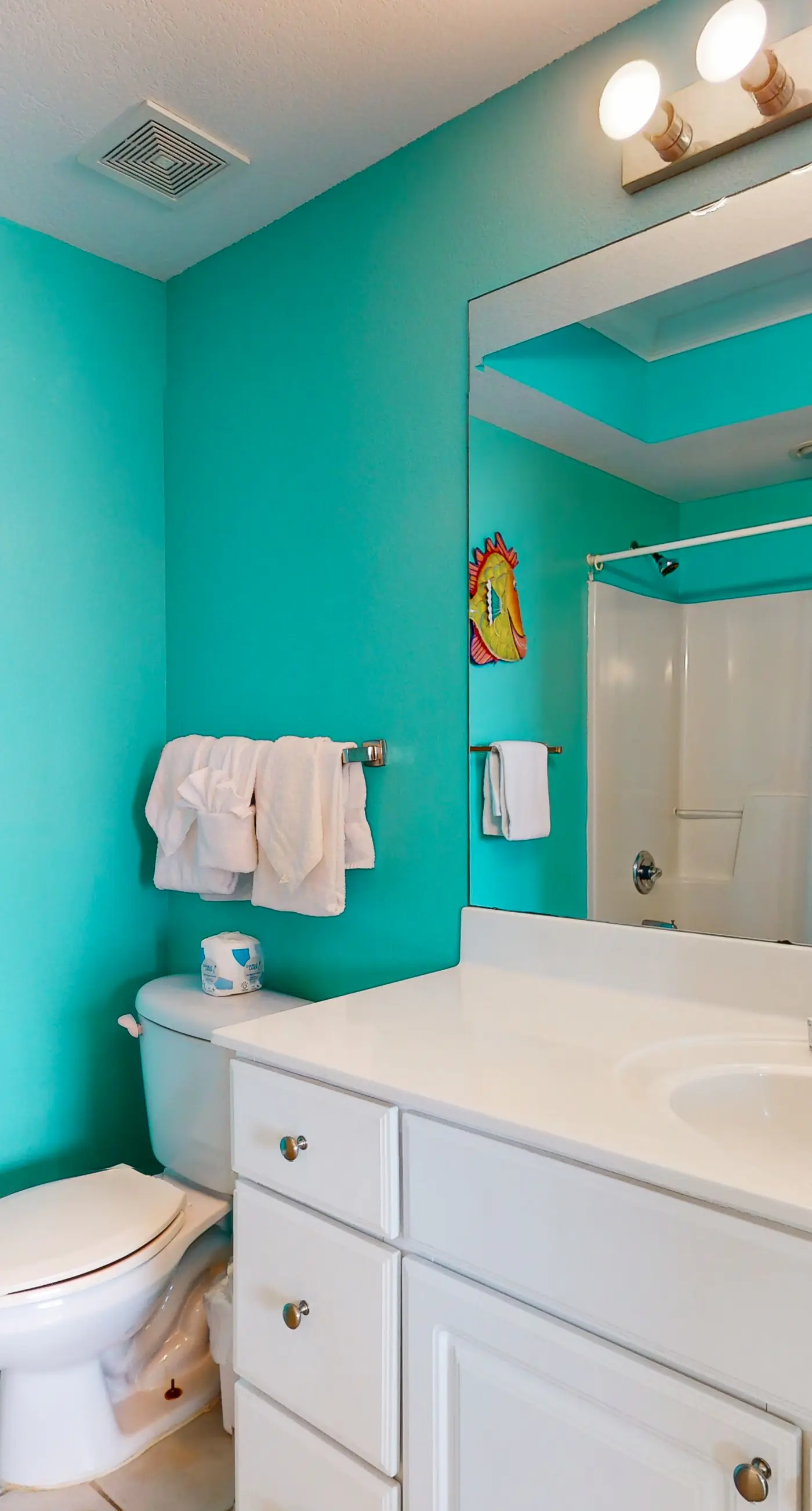 13th-floor oceanfront condo with balcony, AC, grill, pool, hot tub & gym