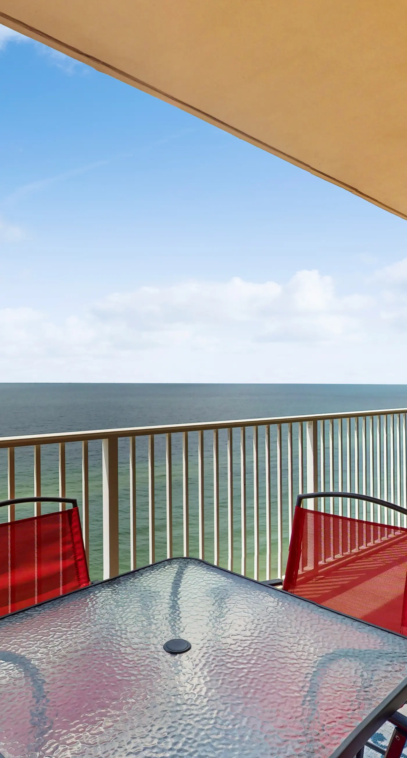 13th-floor oceanfront condo with balcony, AC, grill, pool, hot tub & gym