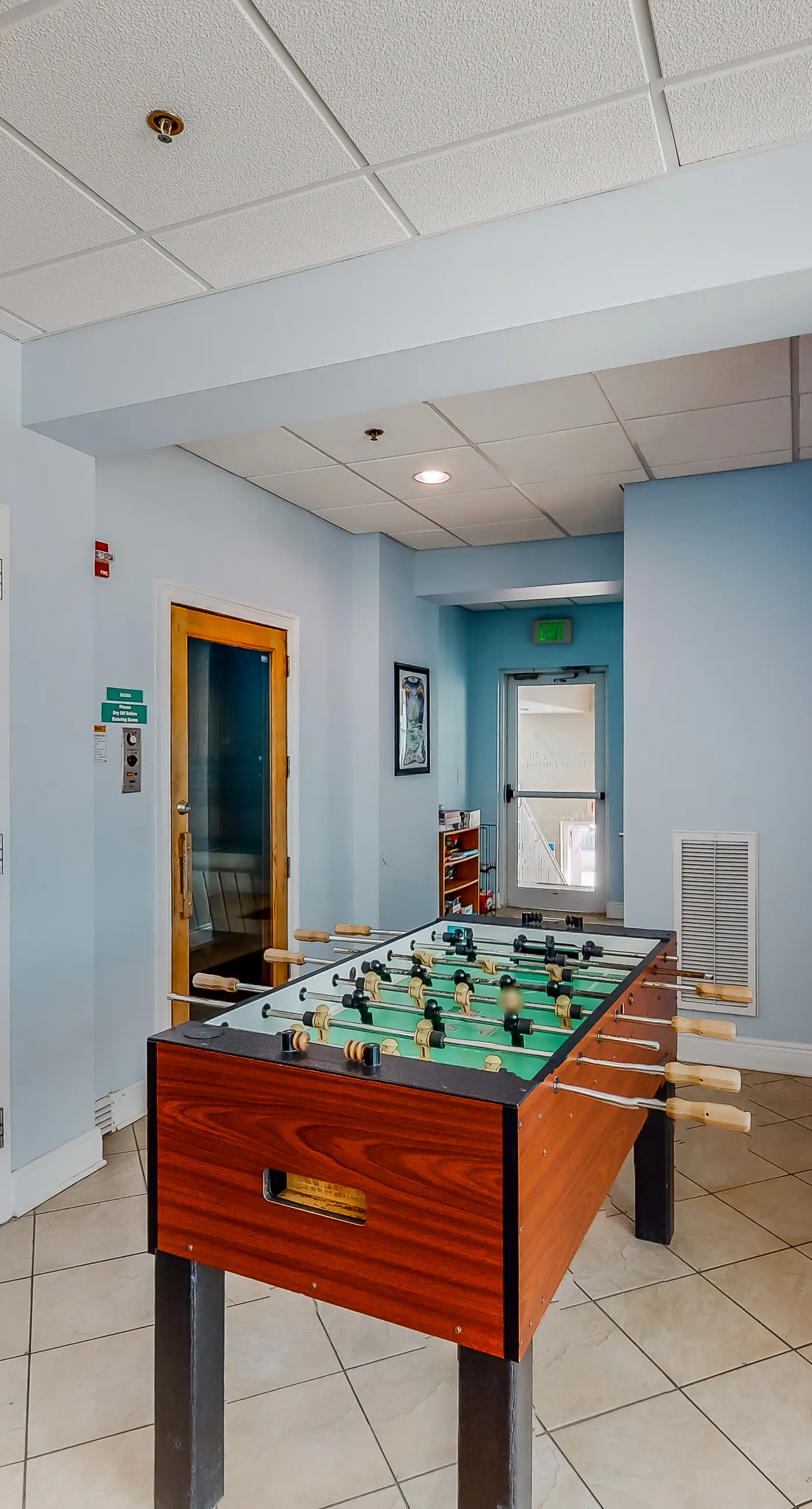 13th-floor oceanfront condo with balcony, AC, grill, pool, hot tub & gym