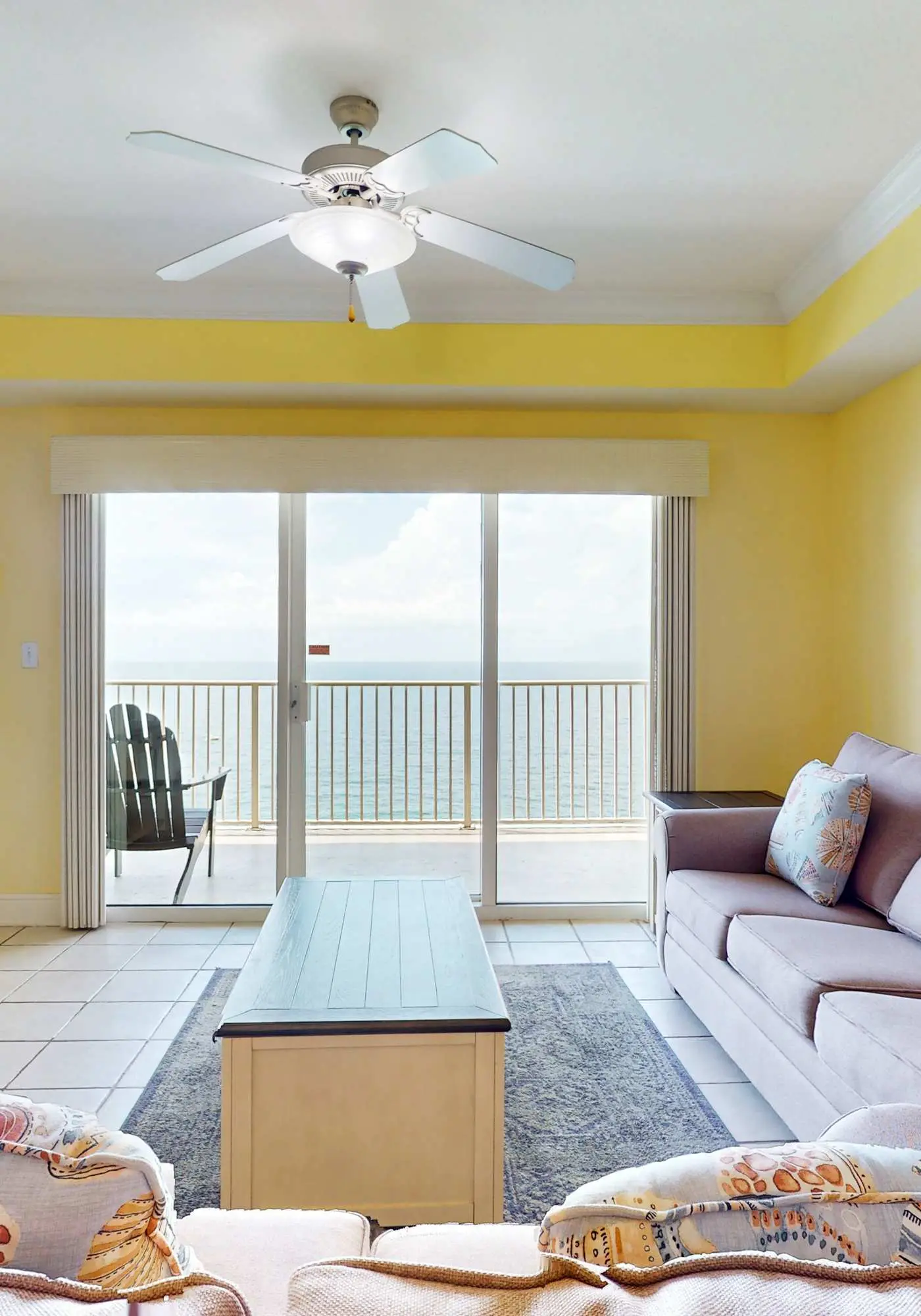 13th-floor oceanfront condo with balcony, AC, grill, pool, hot tub & gym