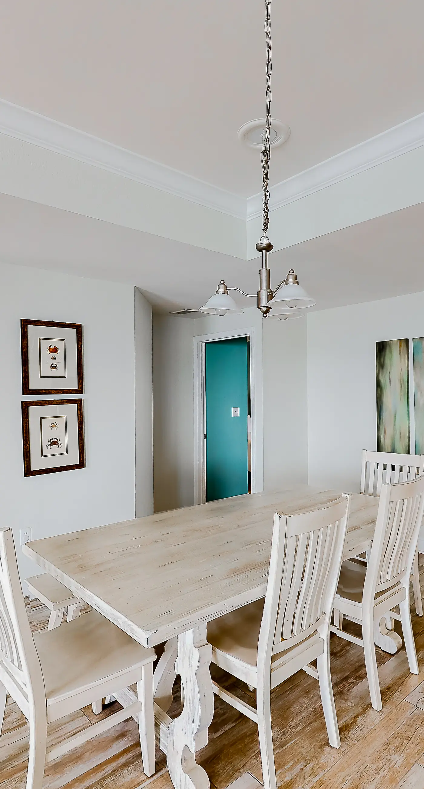 Beachfront 14th-floor condo with balcony, W/D, pool, hot tub & AC