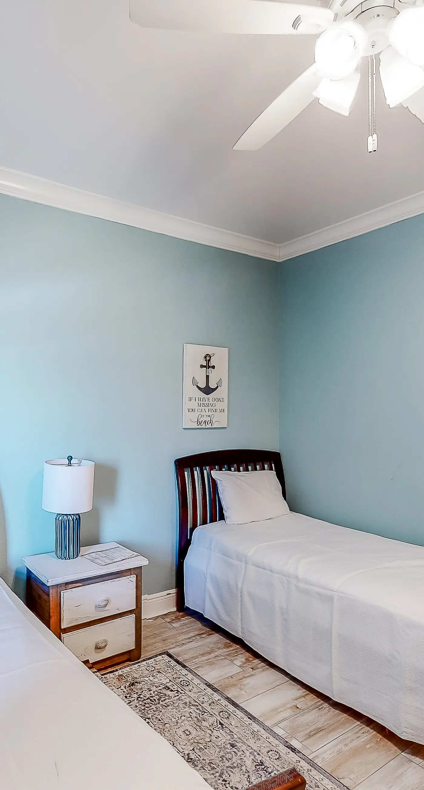 Beachfront 14th-floor condo with balcony, W/D, pool, hot tub & AC