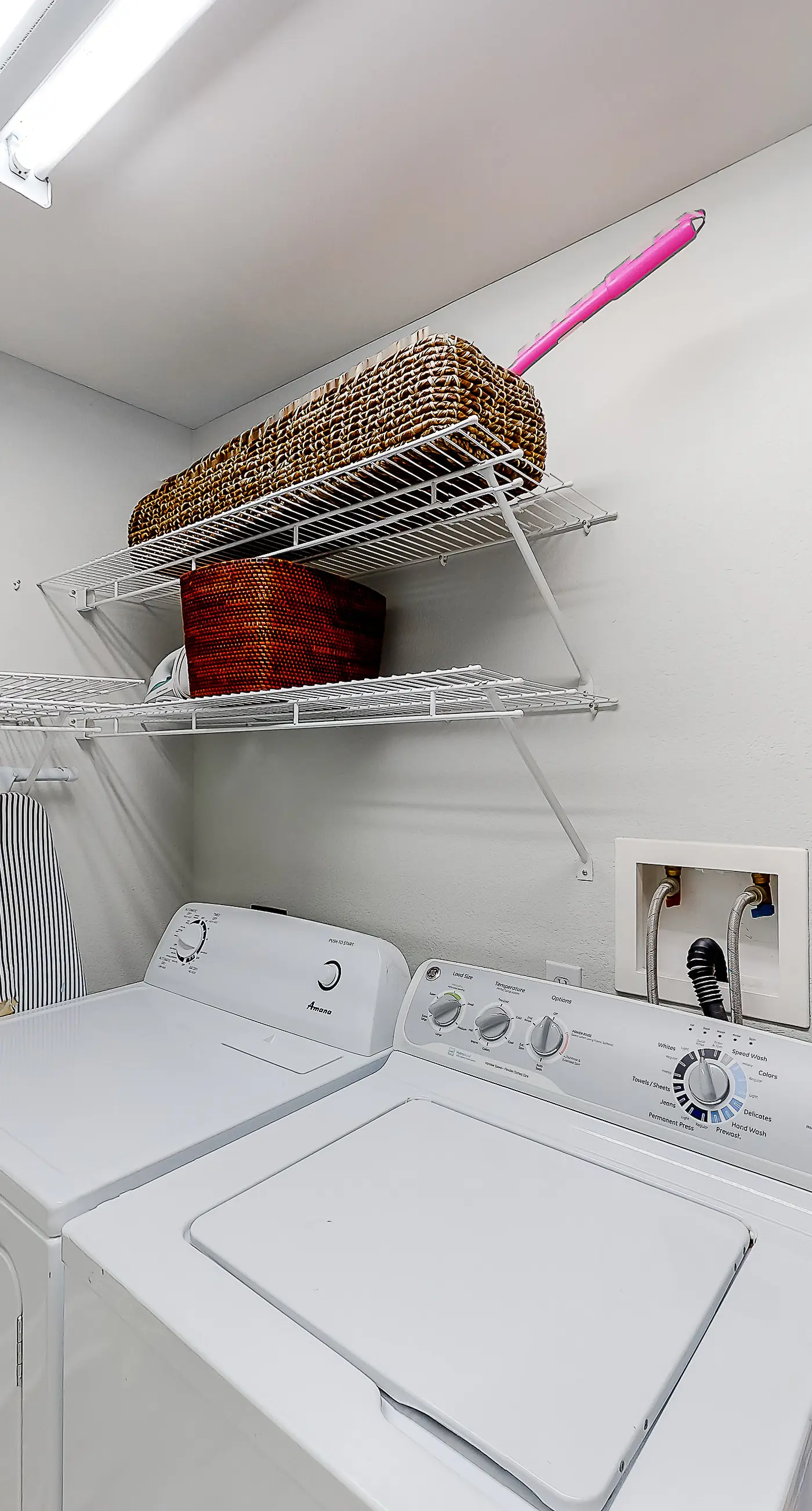 Beachfront 14th-floor condo with balcony, W/D, pool, hot tub & AC