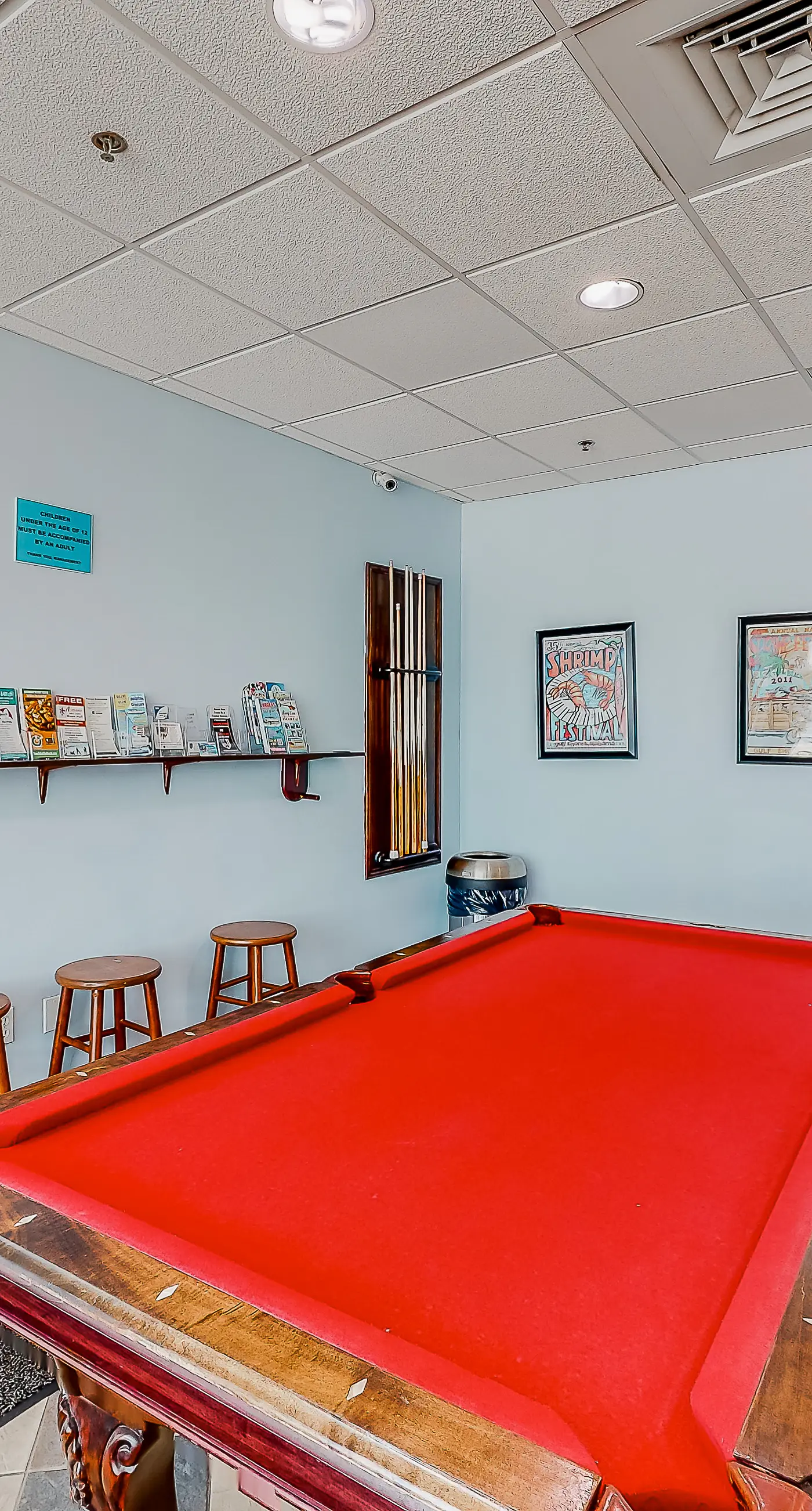 Beachfront 14th-floor condo with balcony, W/D, pool, hot tub & AC