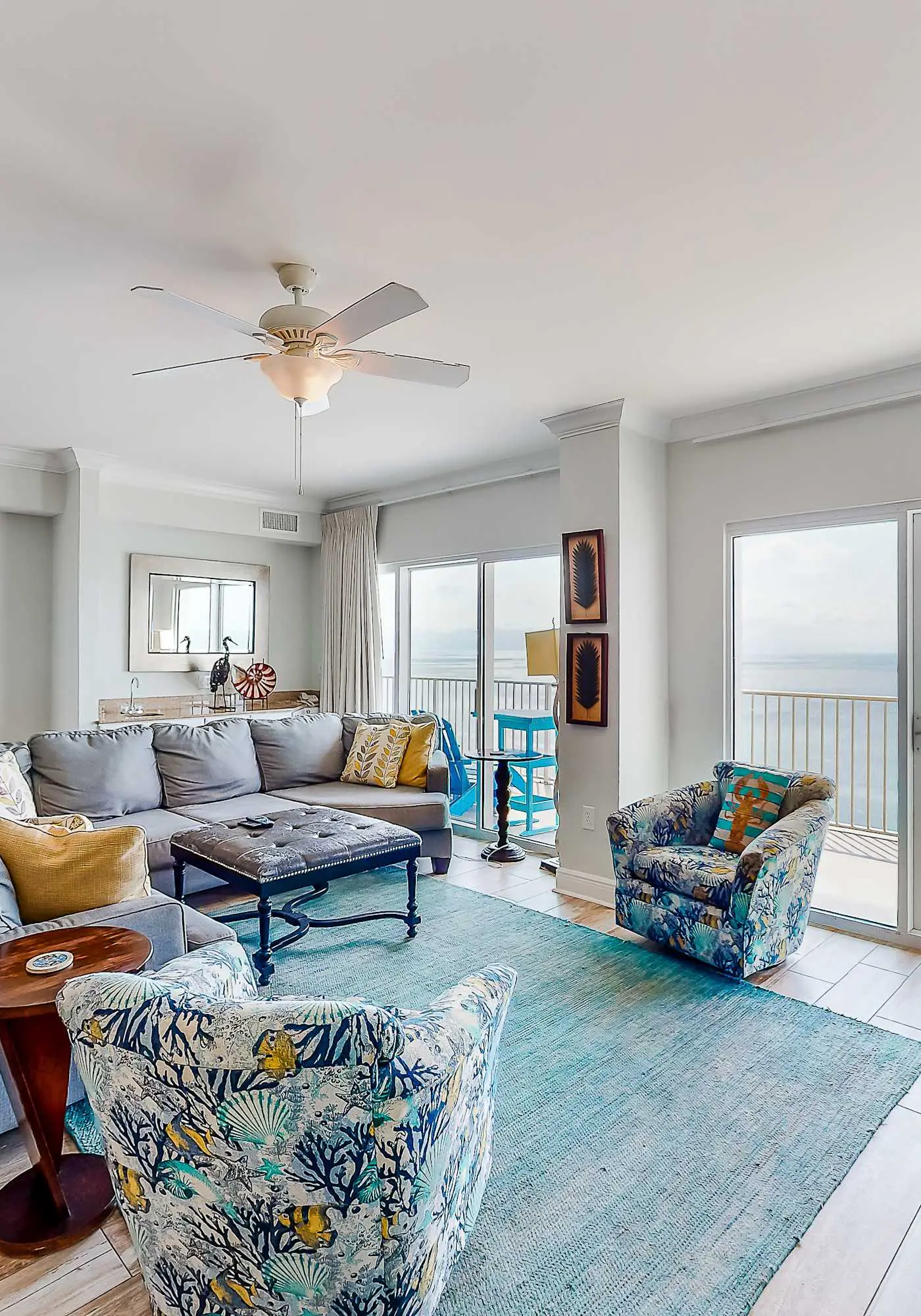 Beachfront 14th-floor condo with balcony, W/D, pool, hot tub & AC