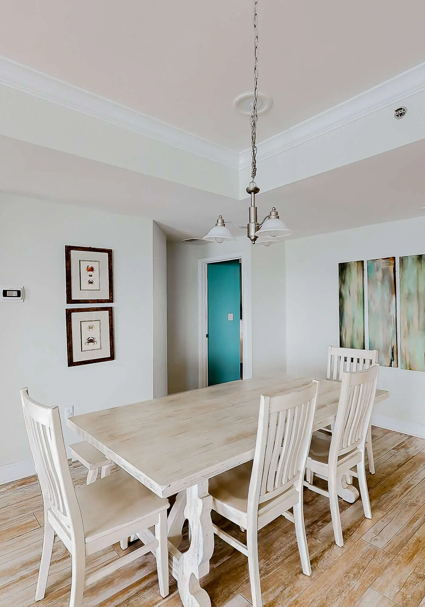 Beachfront 14th-floor condo with balcony, W/D, pool, hot tub & AC