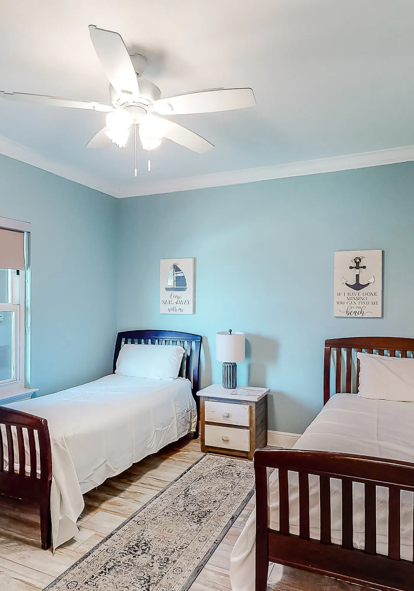 Beachfront 14th-floor condo with balcony, W/D, pool, hot tub & AC