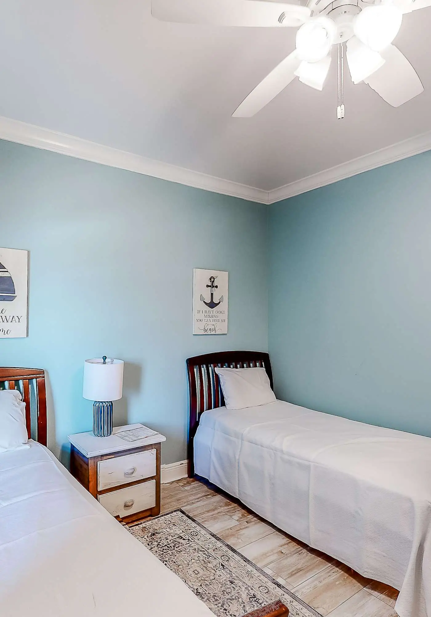 Beachfront 14th-floor condo with balcony, W/D, pool, hot tub & AC
